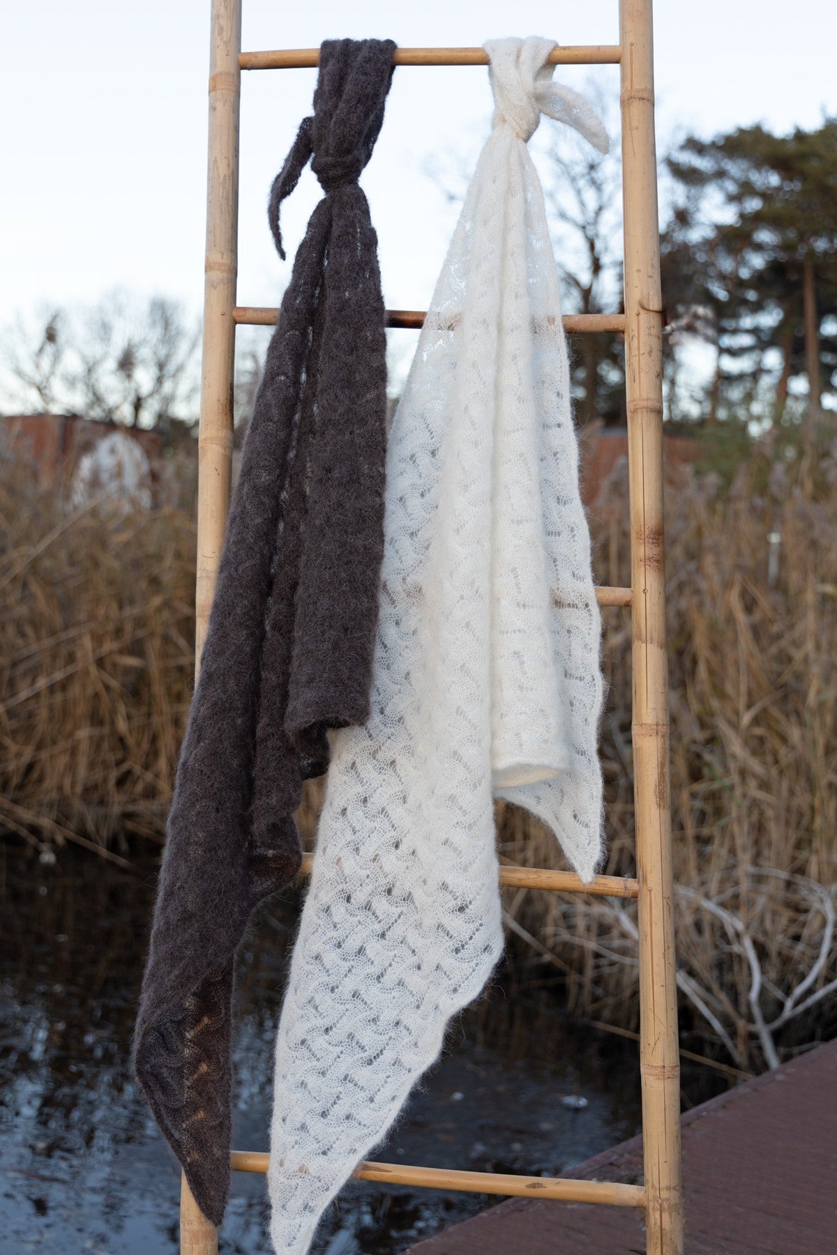 Chusta ażurowa z wełny alpaki Cloudloom Shawl brązowy - 5