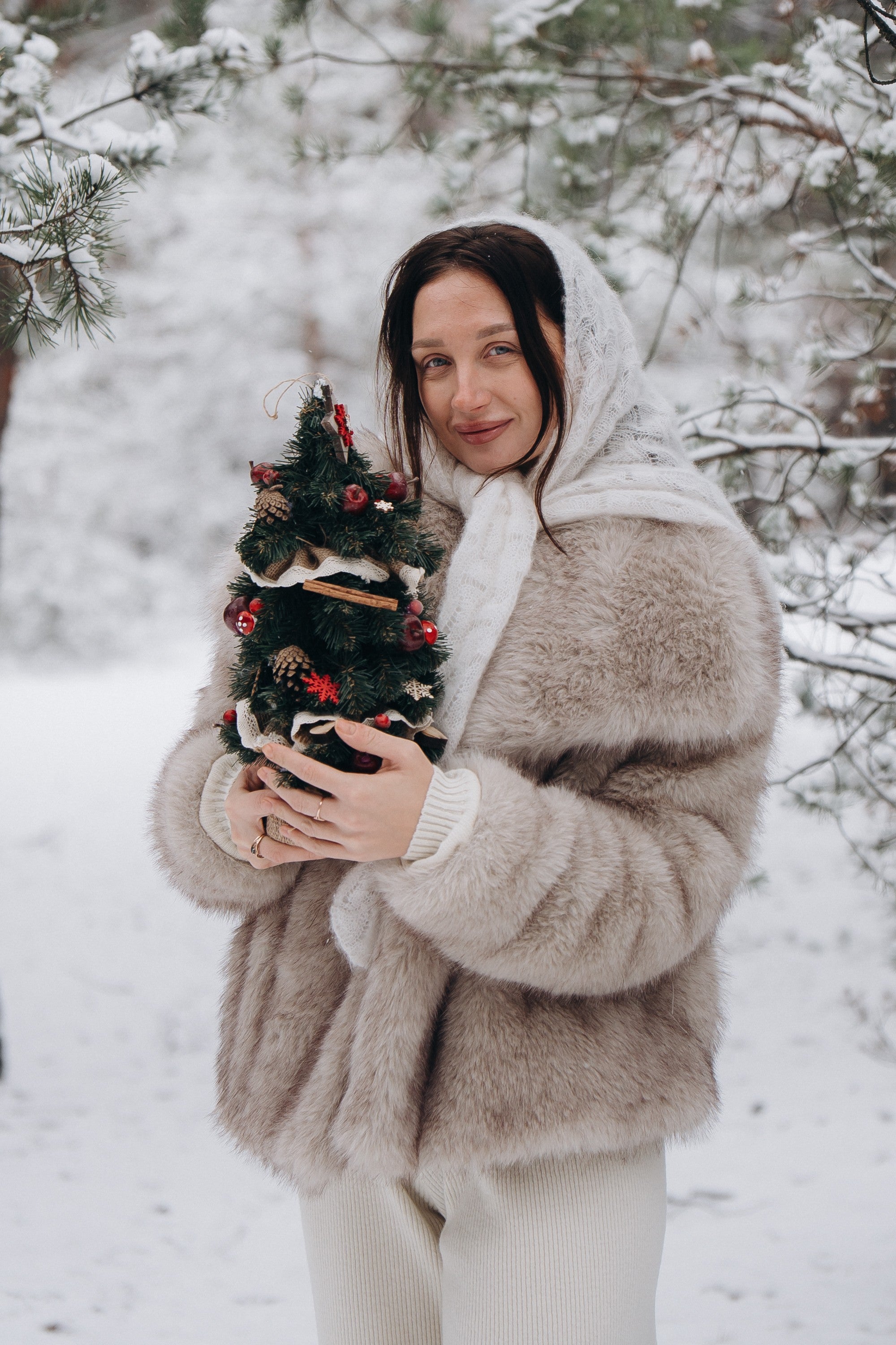 Chusta ażurowa z wełny alpaki Cloudloom Shawl ecru - 7