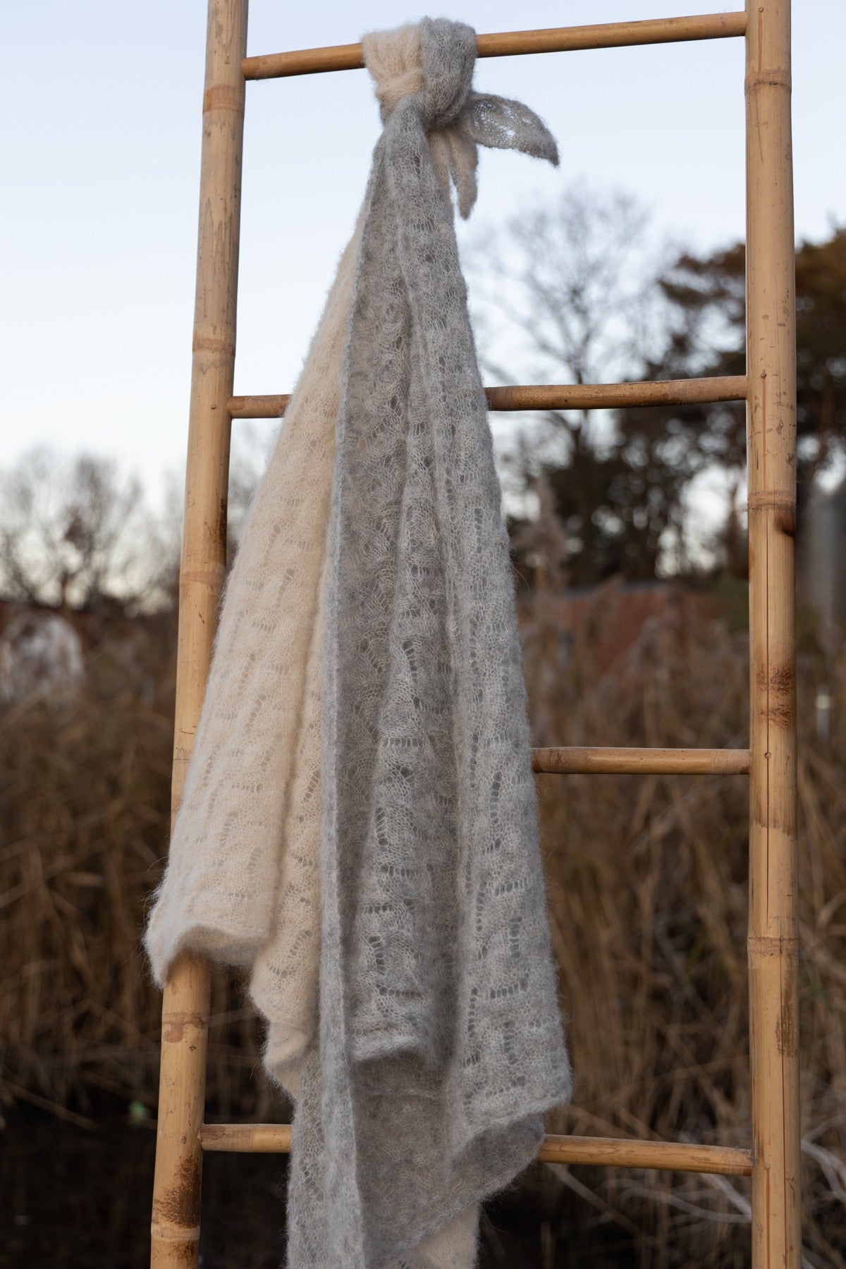 Chusta ażurowa z wełny alpaki Cloudloom Shawl szary - 4