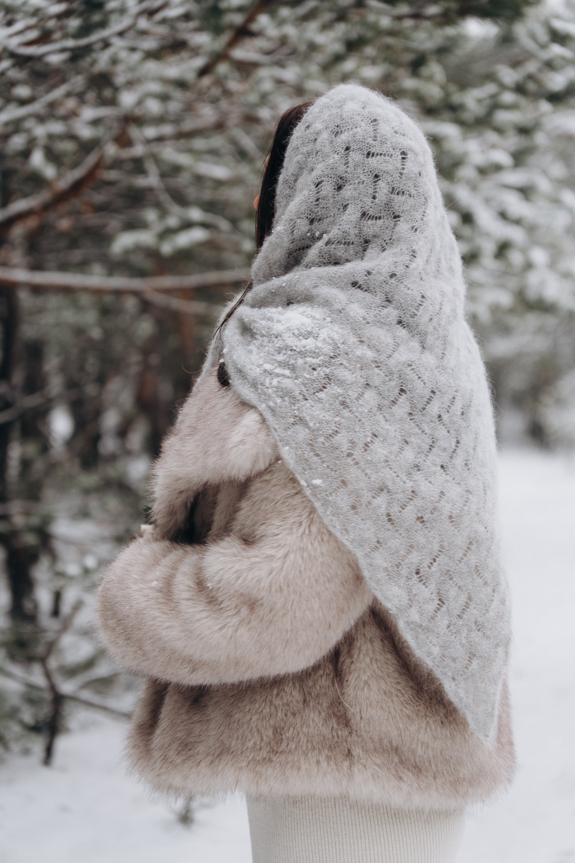 Chusta ażurowa z wełny alpaki Cloudloom Shawl szary - 9