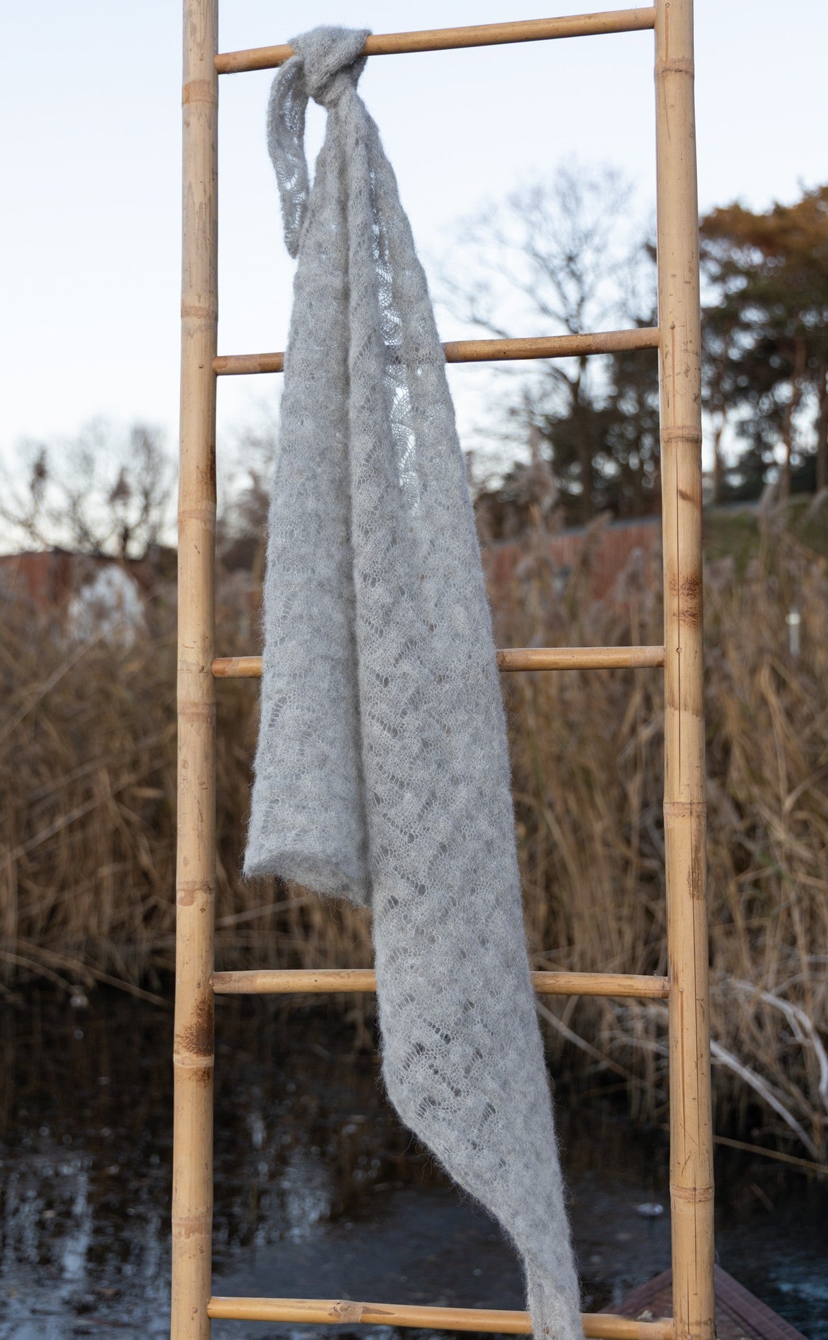 Chusta ażurowa z wełny alpaki Cloudloom Shawl szary - 3