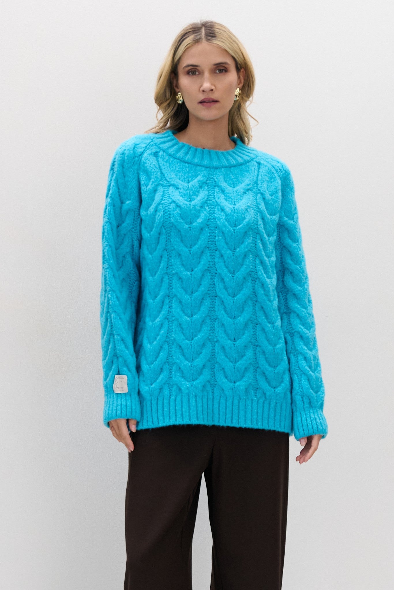 Ciepły Sweter z dekoltem splot warkocze niebieski - 4
