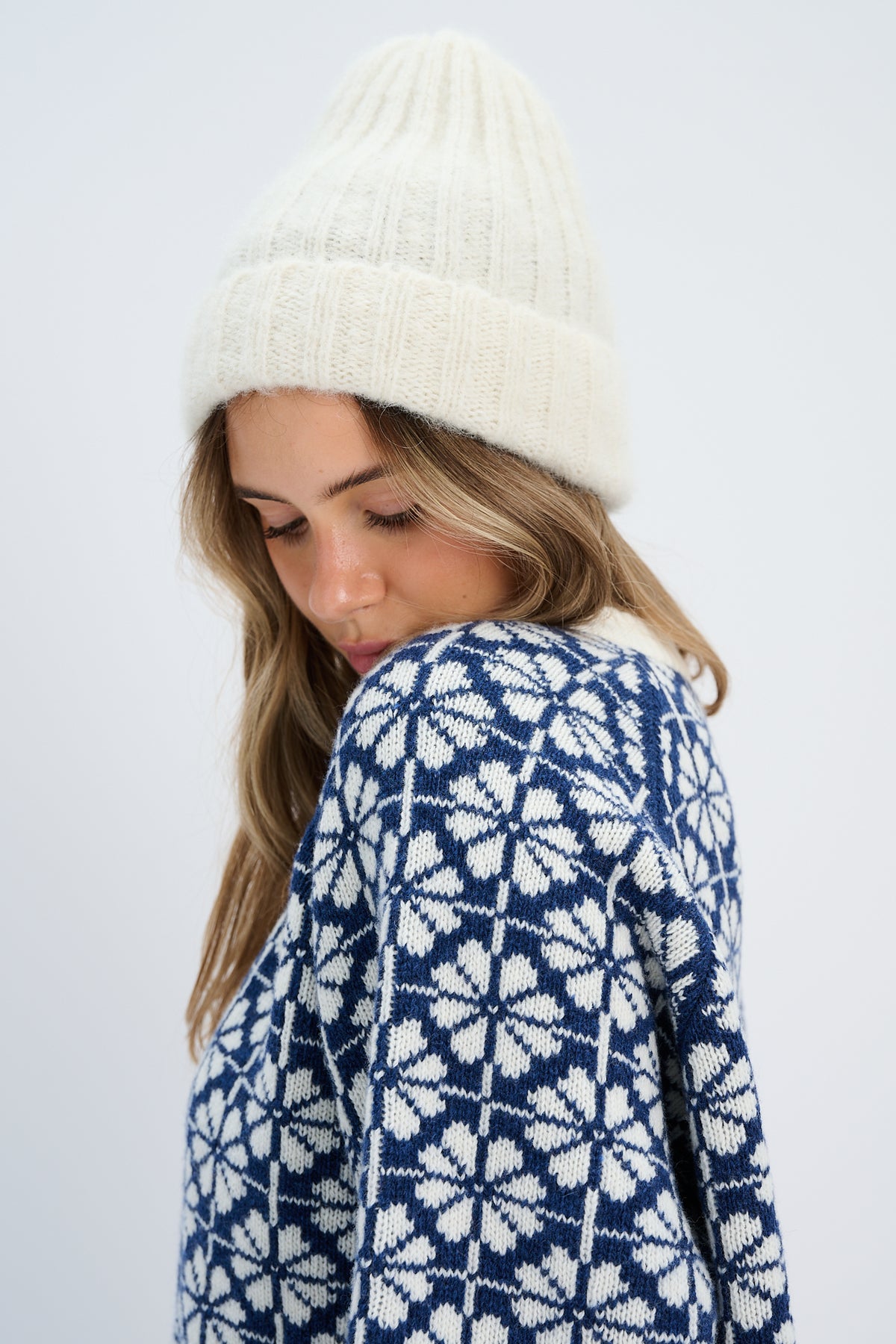 Snow Kiss ecru alpaca wool hat