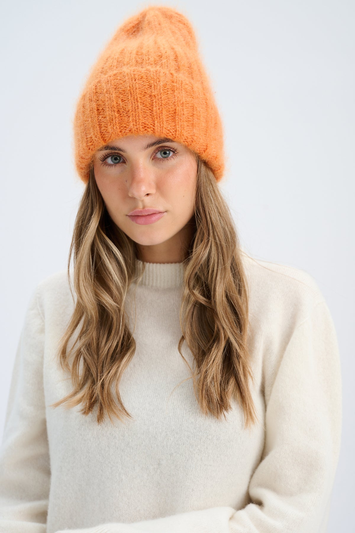 Snow Kiss red alpaca wool hat