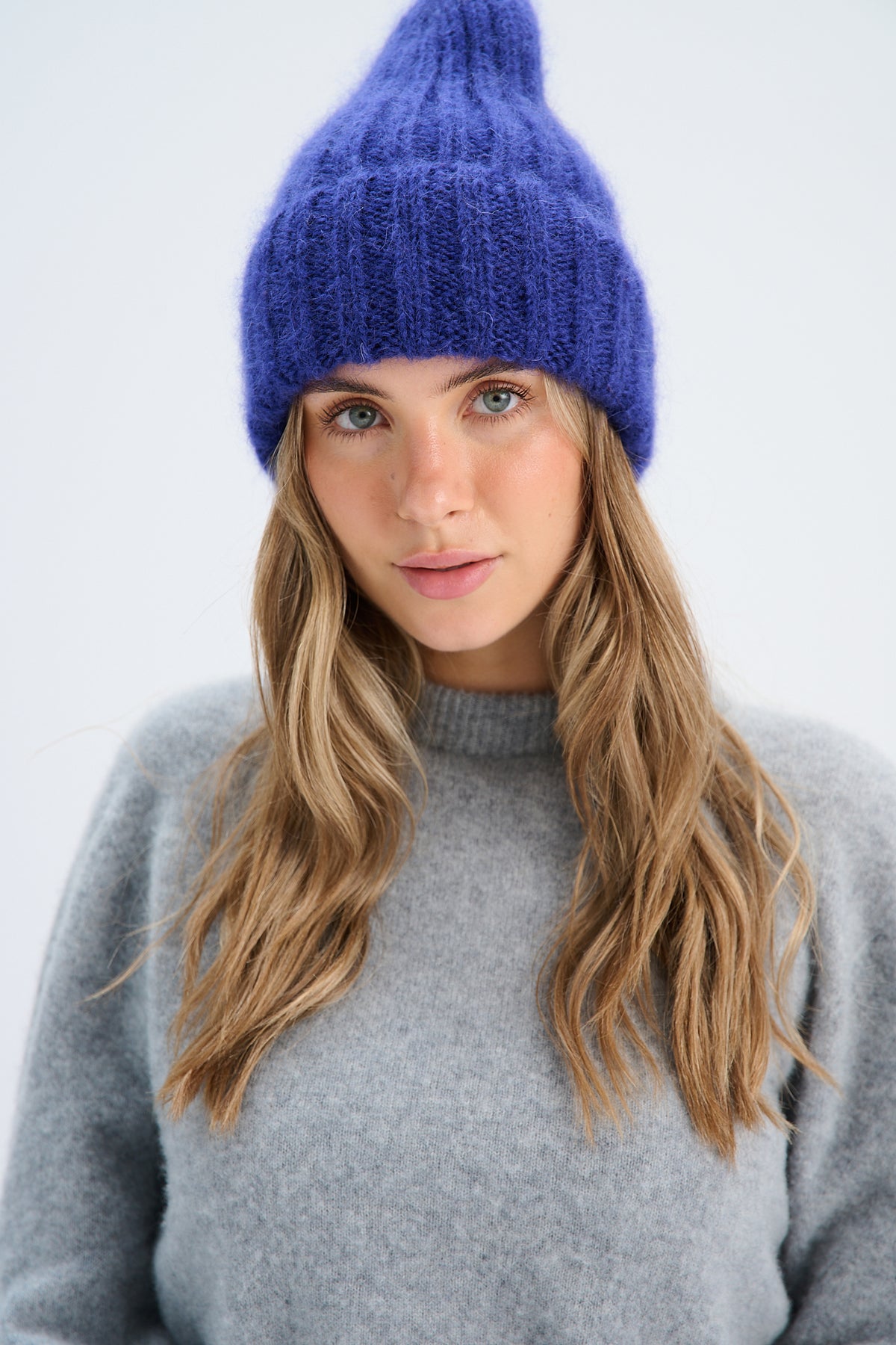 Snow Kiss red alpaca wool hat
