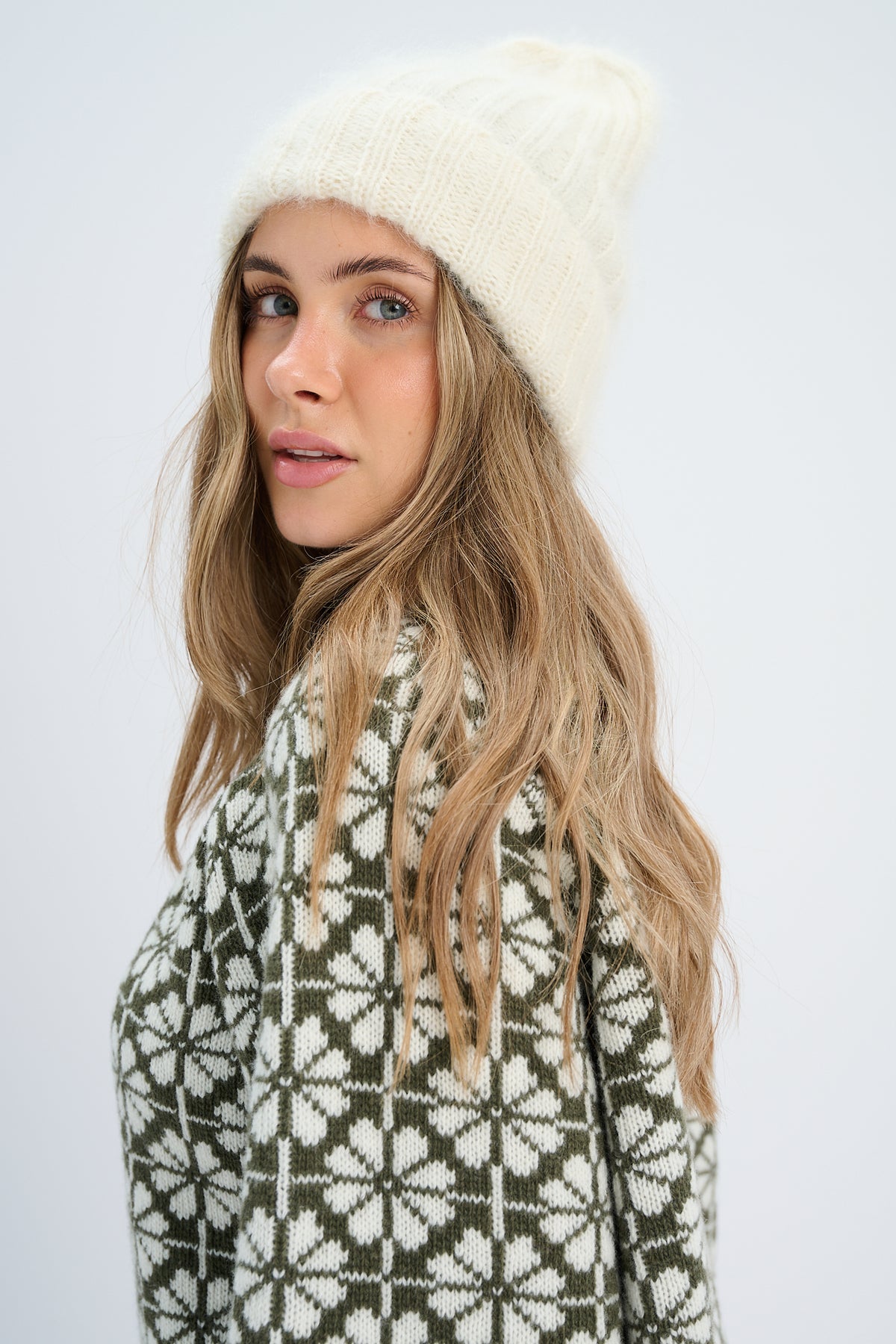 Snow Kiss red alpaca wool hat