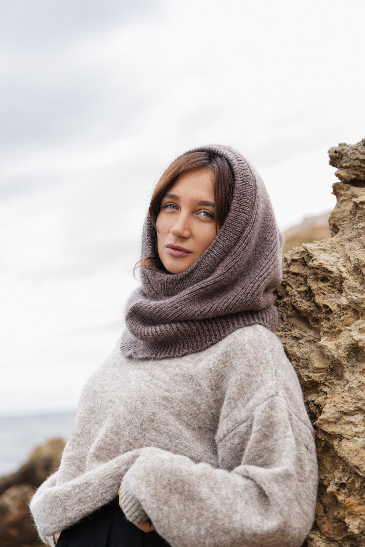 Balaclava z kid moheru Névia niebieski latte