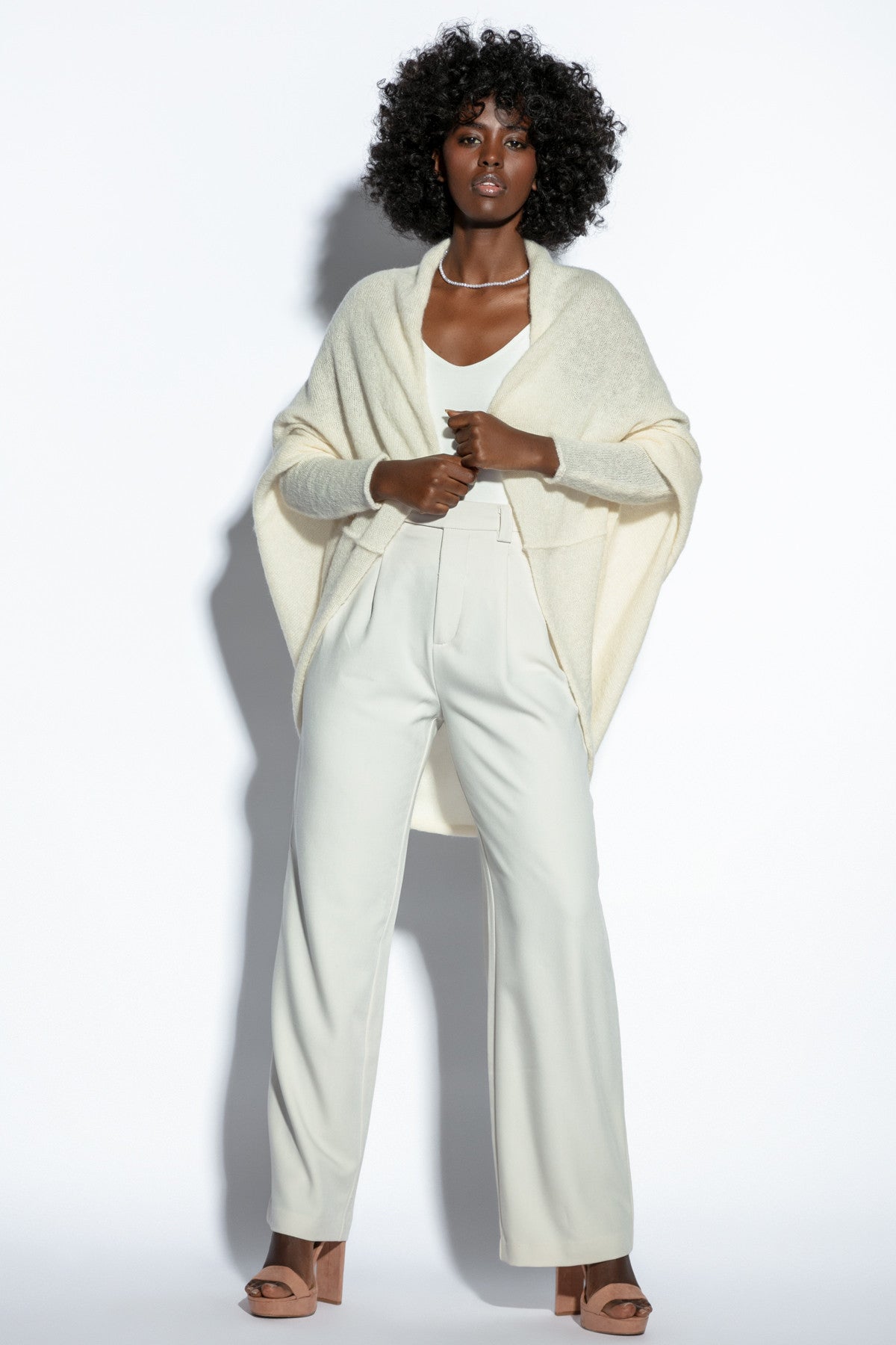 Delikatny, elegancki kardigan z jedwabiu ecru - 2