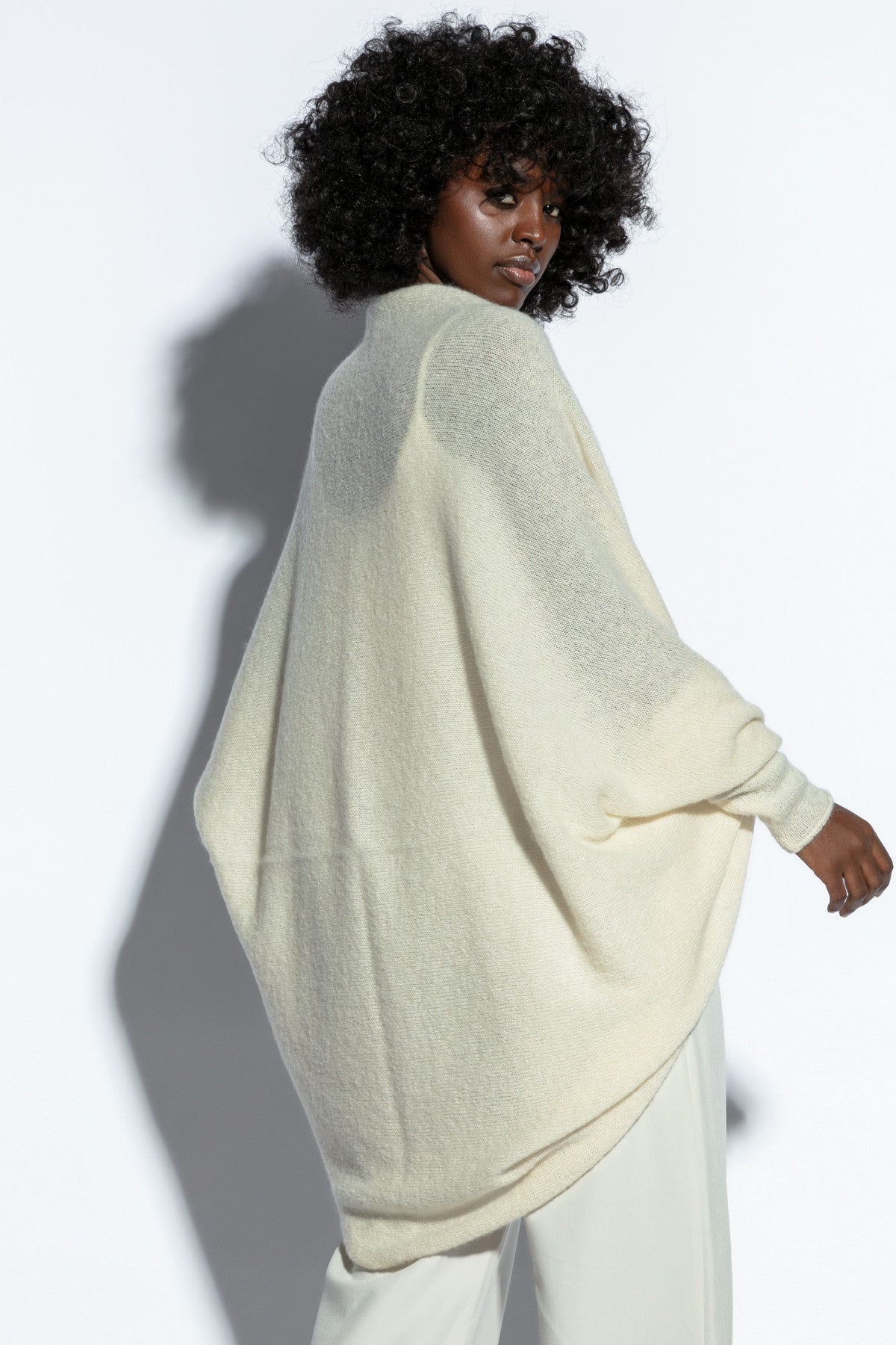 Delikatny, elegancki kardigan z jedwabiu ecru - 6