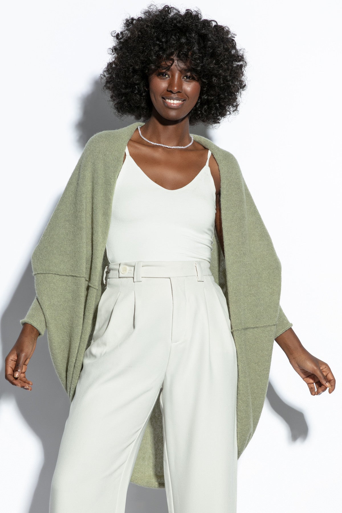 Delikatny, elegancki kardigan z jedwabiu pistacjowy - 1