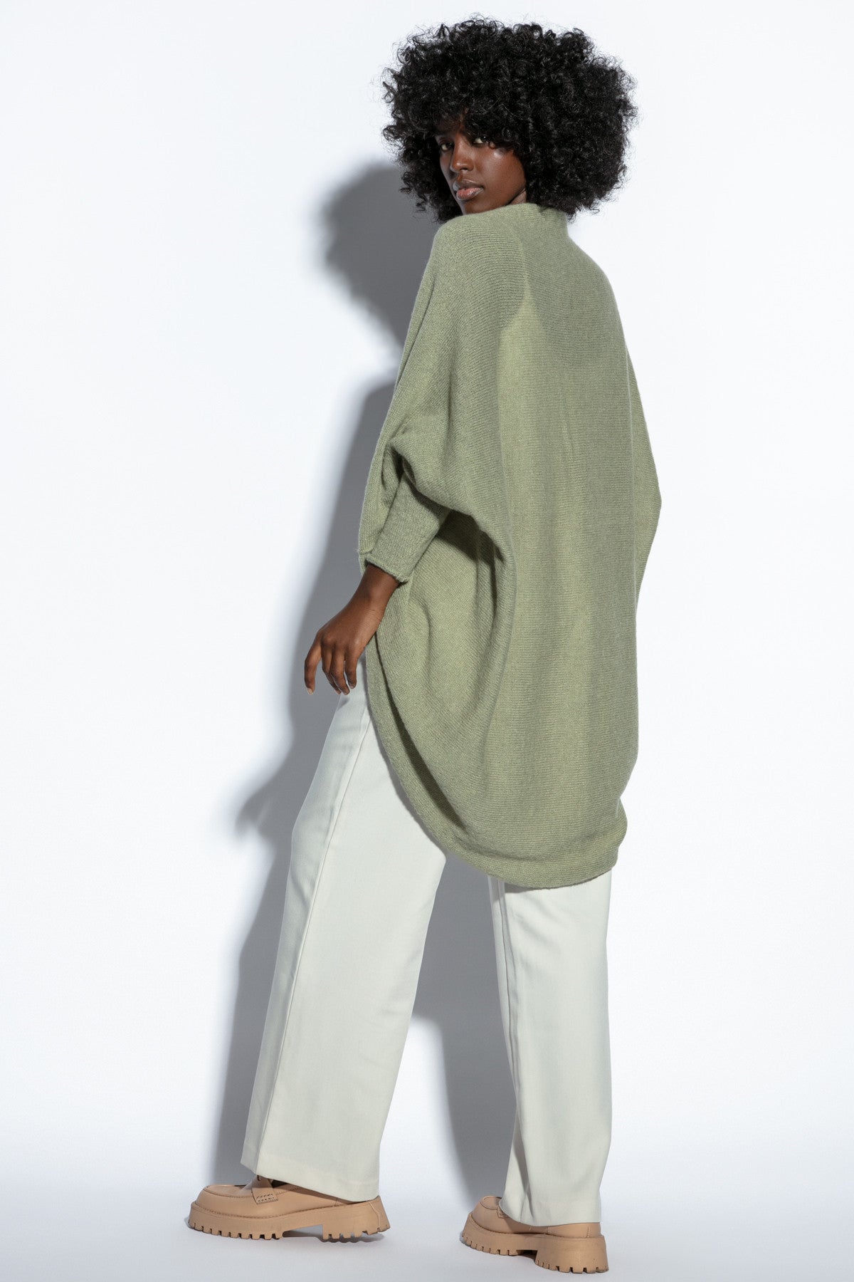 Delikatny, elegancki kardigan z jedwabiu pistacjowy - 6