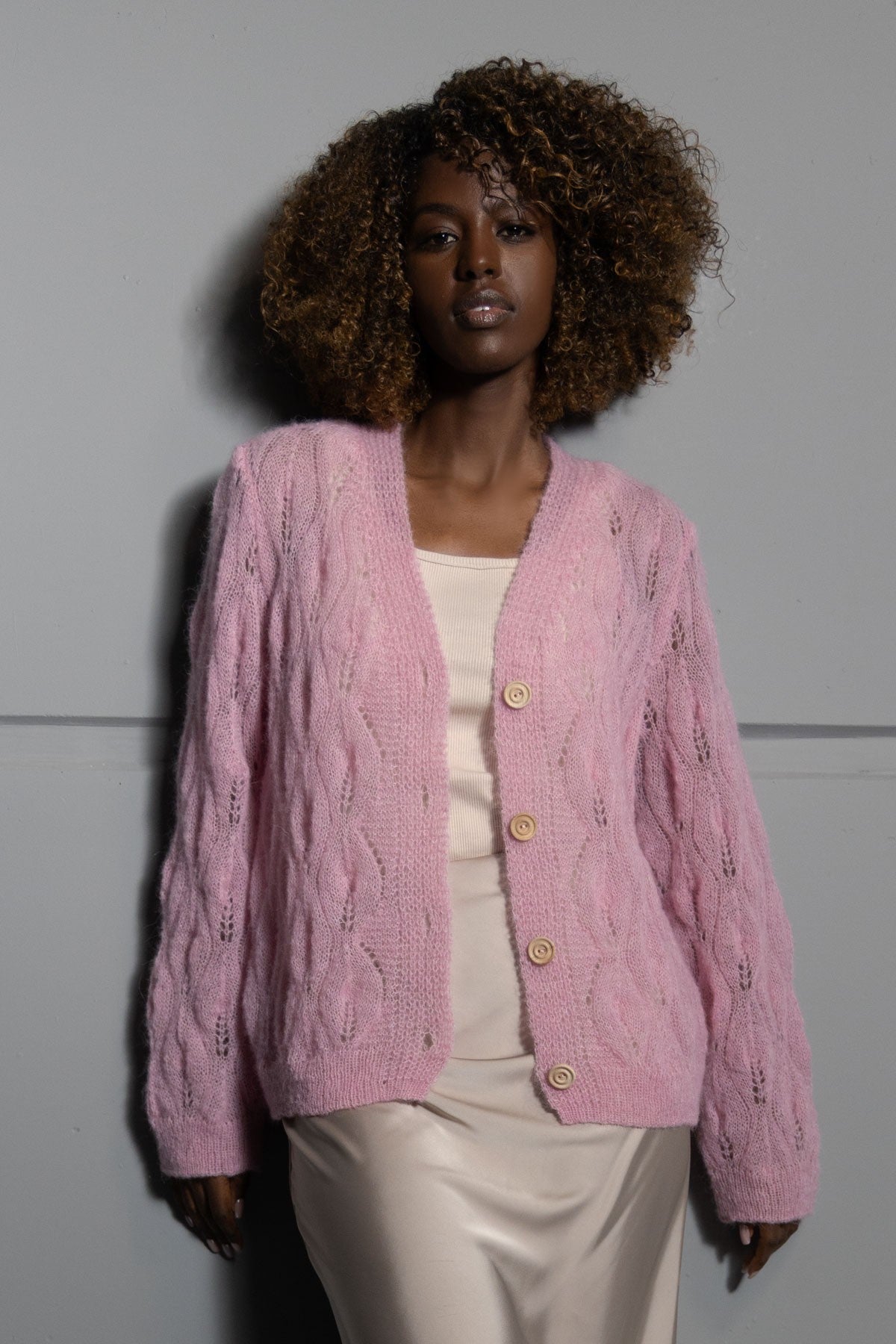 Delikatny kardigan mgiełka z wełny alpaki różowy - 4