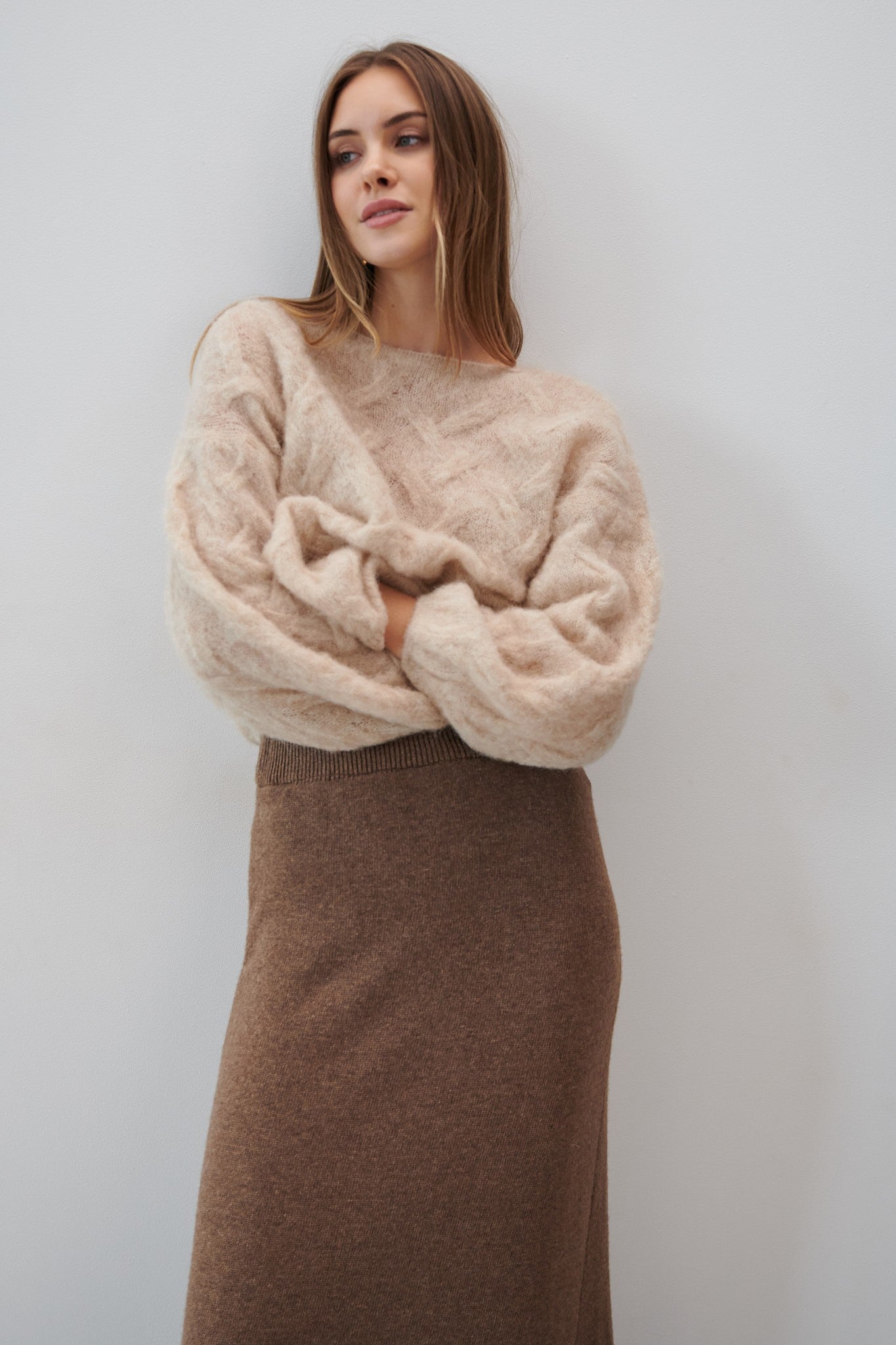 Delikatny sweter mgiełka z wełny alpaki beżowy - 4