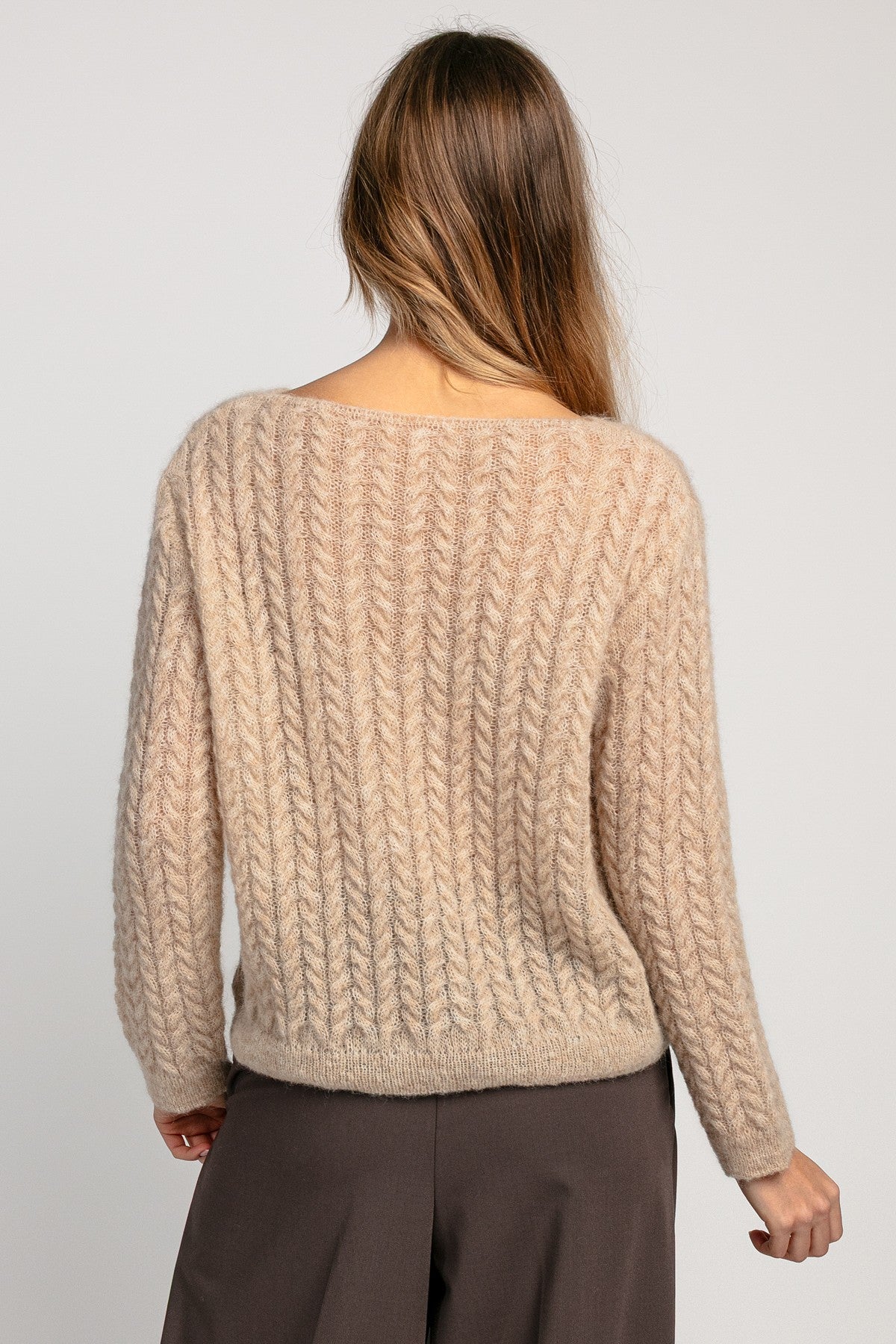 Delikatny sweter mgiełka z wełny alpaki beżowy - 3