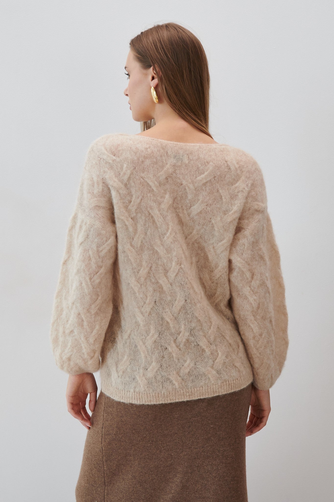 Delikatny sweter mgiełka z wełny alpaki beżowy - 5