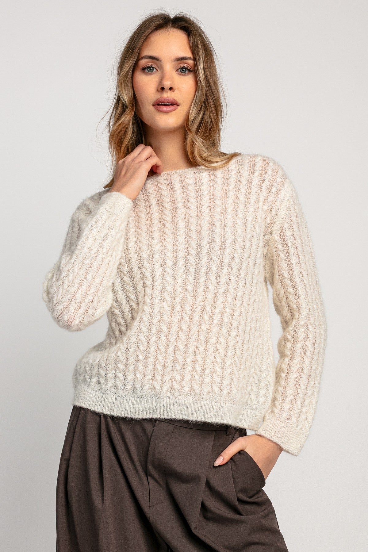 Delikatny sweter mgiełka z wełny alpaki ecru - 1