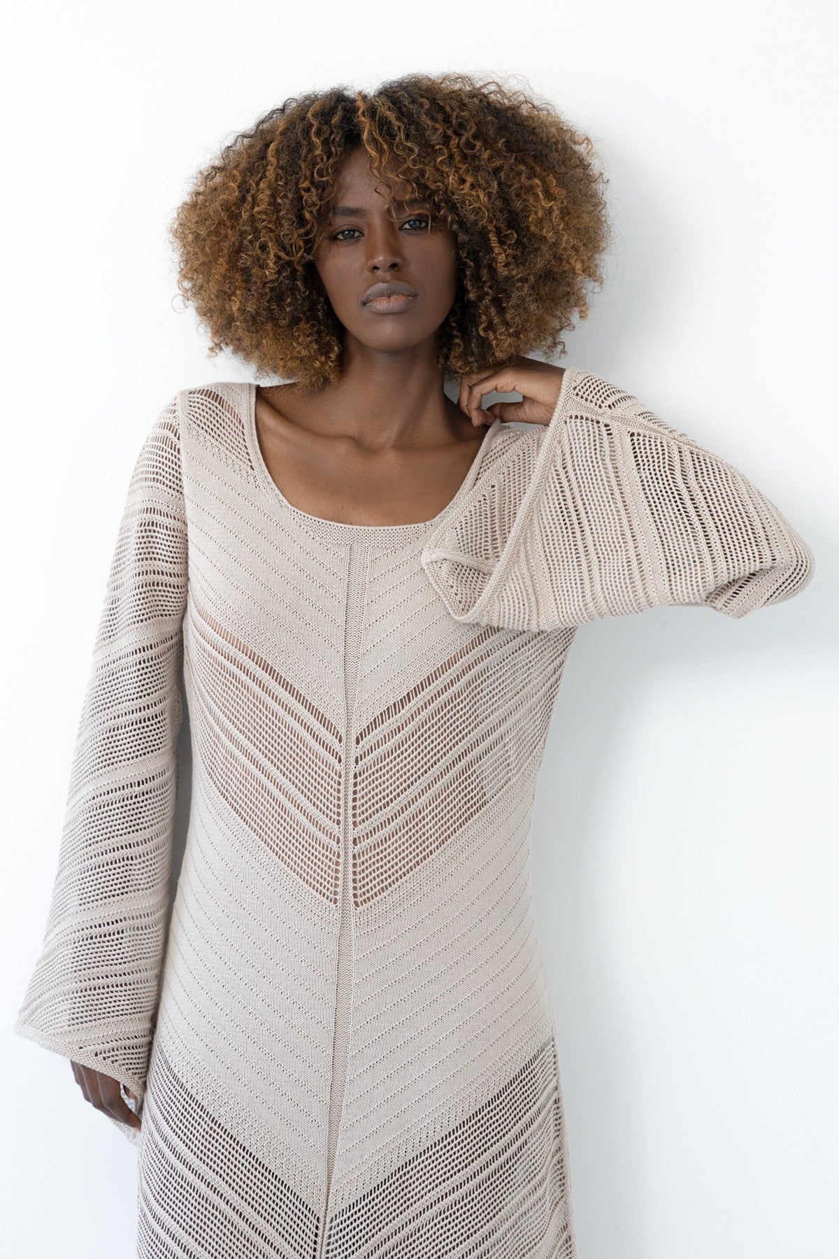 Długa ażurowa sukienka boho beżowy - 6