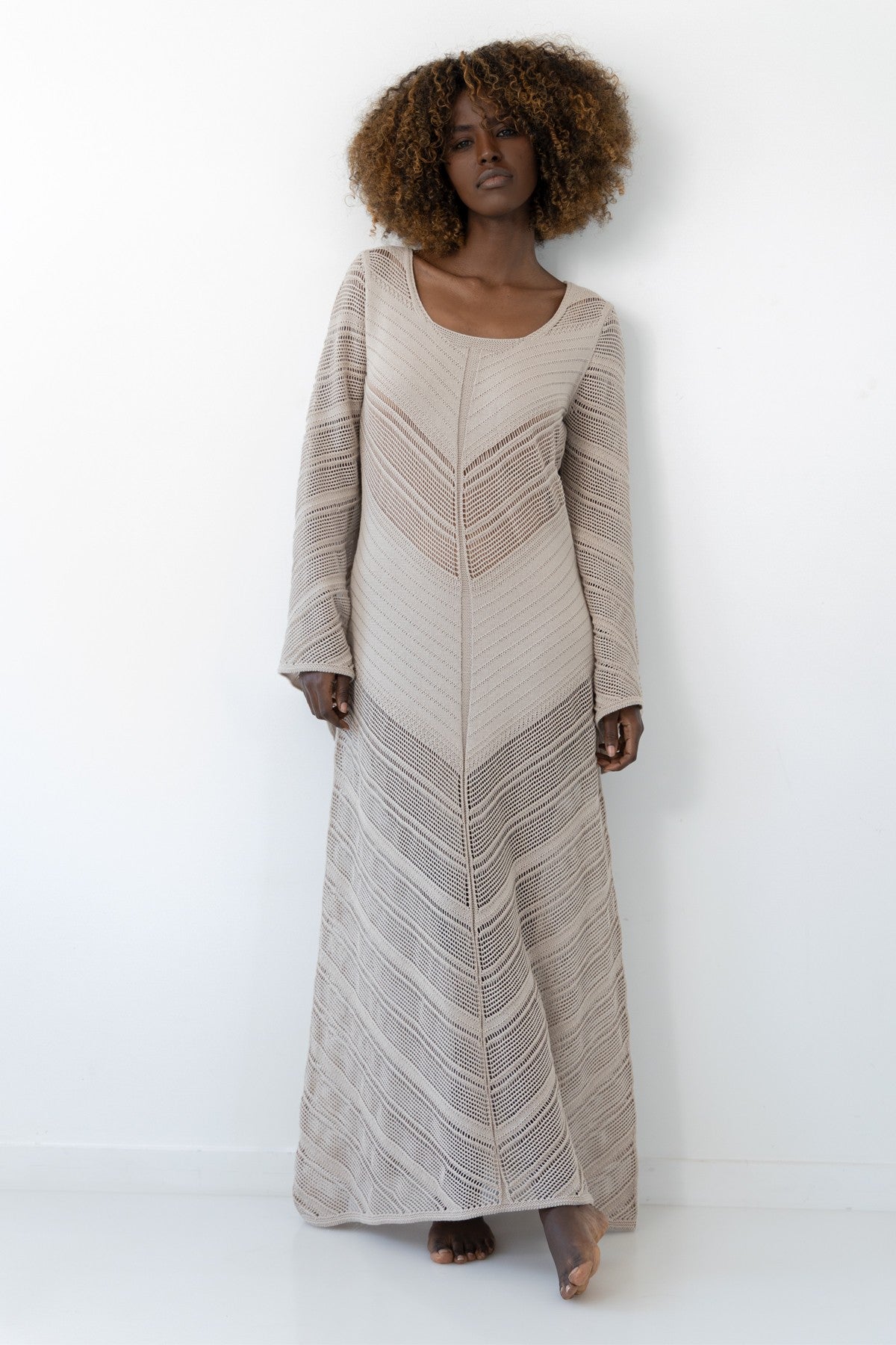 Długa ażurowa sukienka boho beżowy - 10