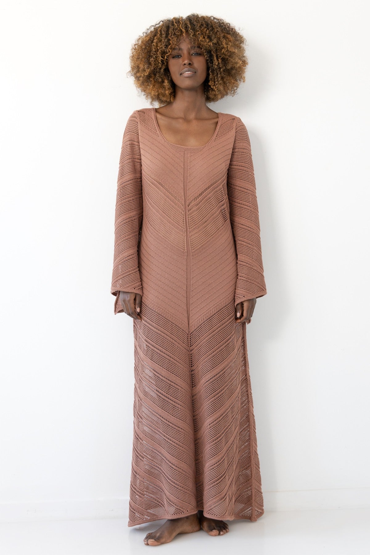 Długa ażurowa sukienka boho mocca - 6