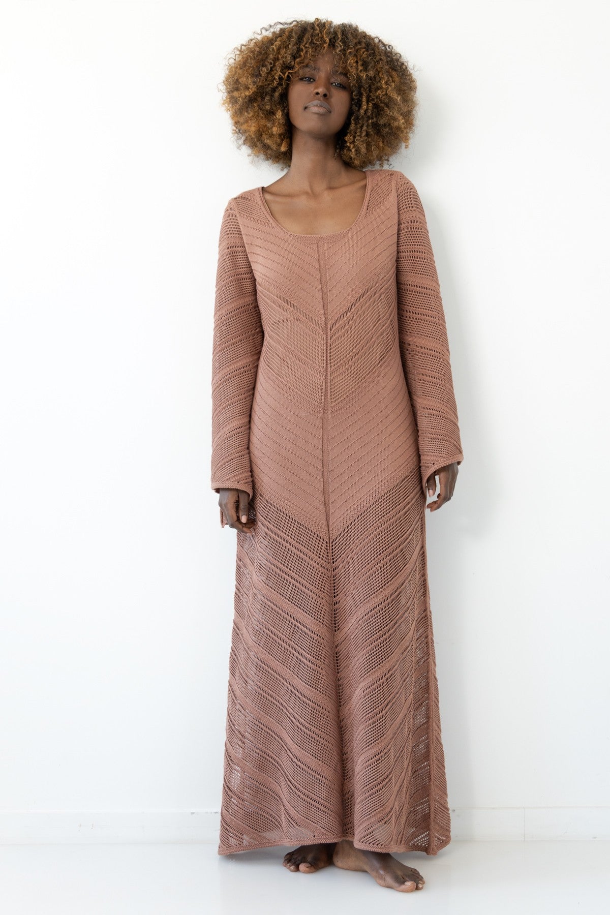 Długa ażurowa sukienka boho mocca - 1