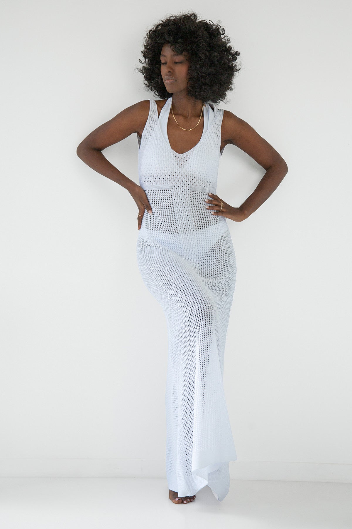Długa ażurowa sukienka na ramiączka biały - 1