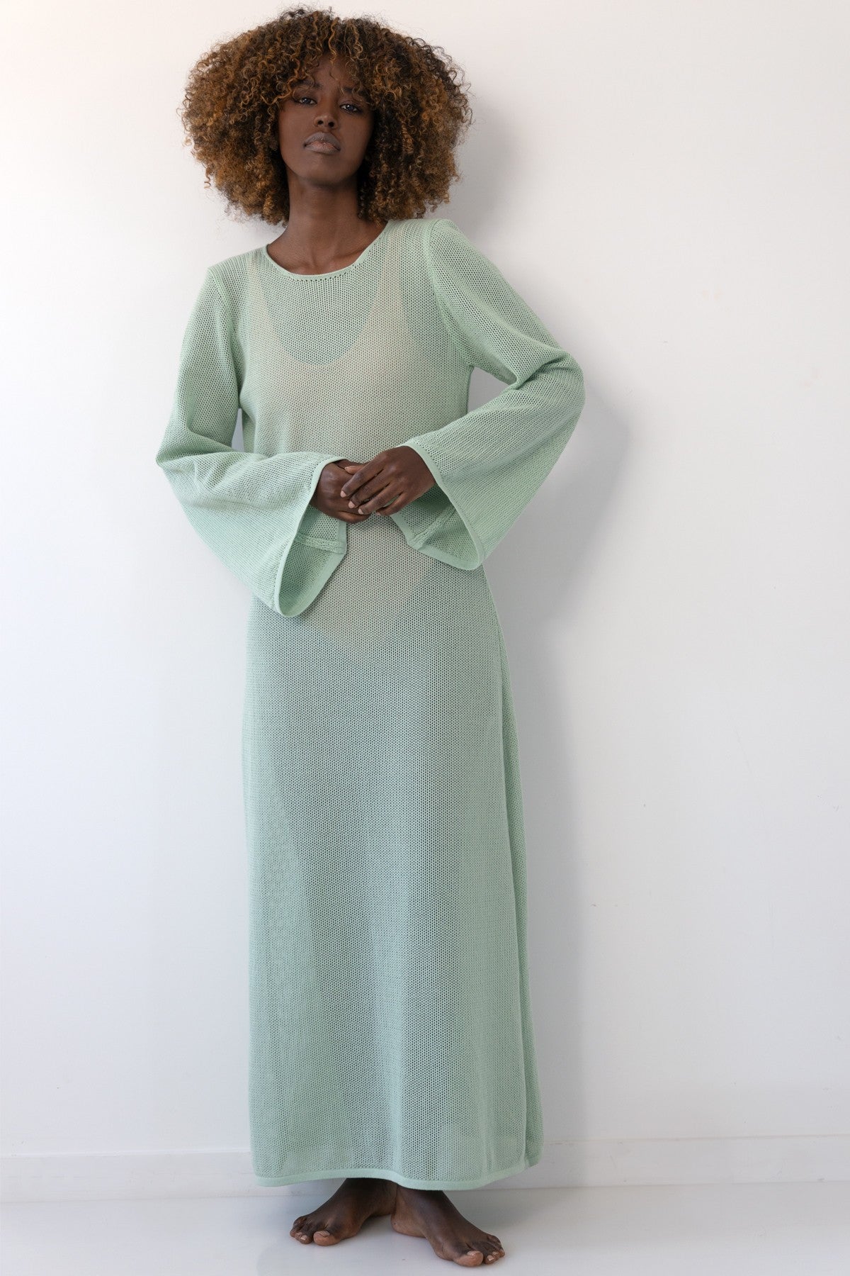 Długa sukienka ażurowa z dekoltem na plecach z bawełny pistacjowy - 6