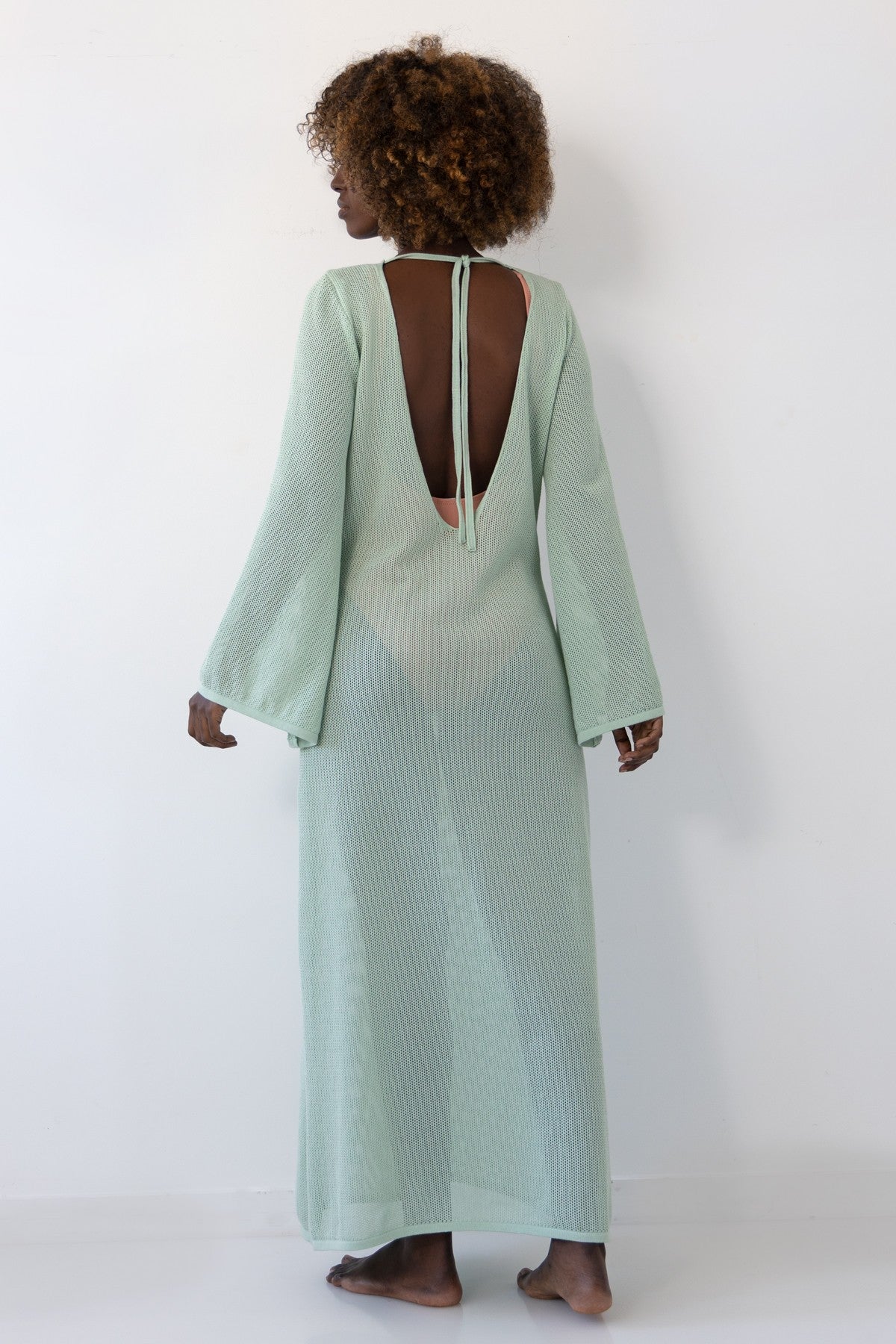 Długa sukienka ażurowa z dekoltem na plecach z bawełny pistacjowy - 1