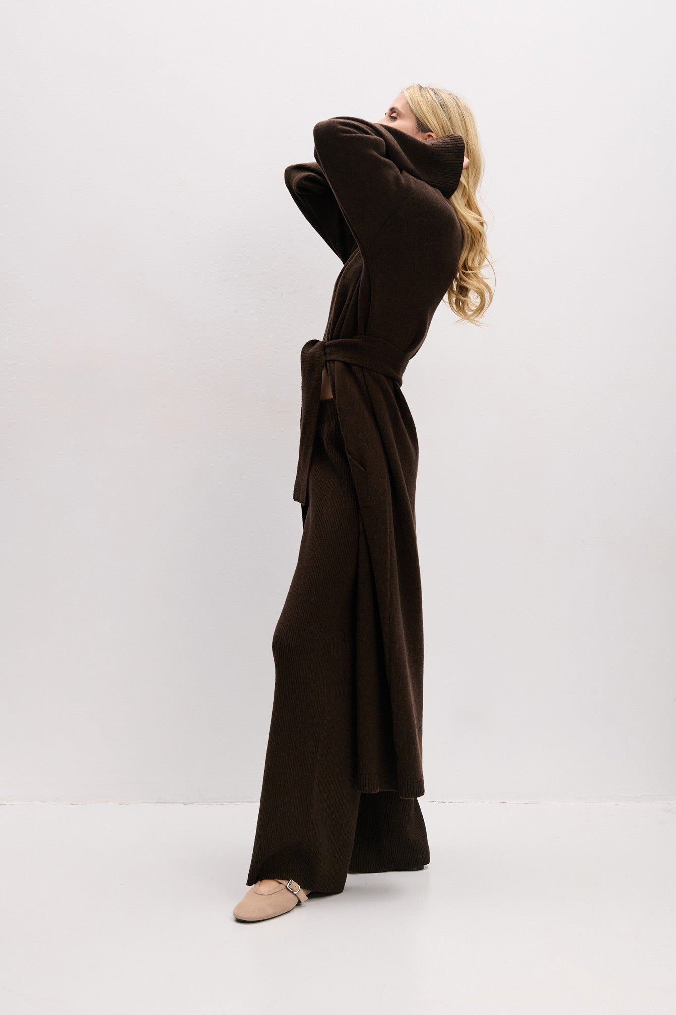 Długi kardigan z wełny merynos brązowy - 2