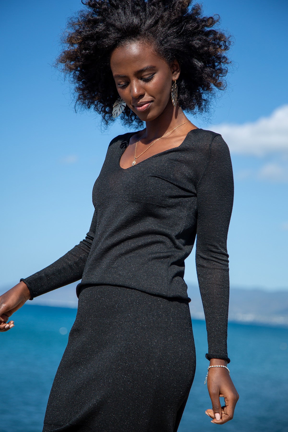 Elegancki bardzo delikatny komplet spódnica i bluzka czarny - 5