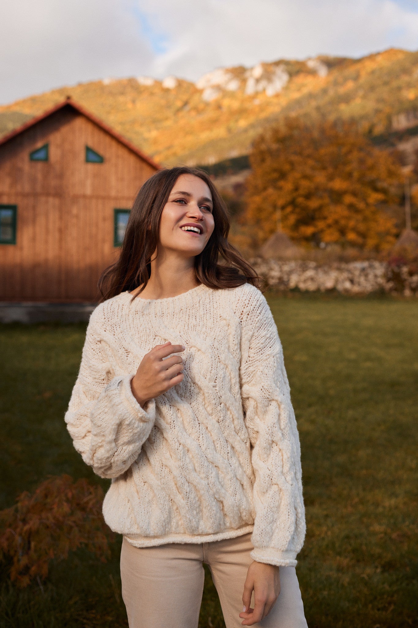 Elegancki sweter z wełny dziewiczej i wełny alpaki ecru - 5