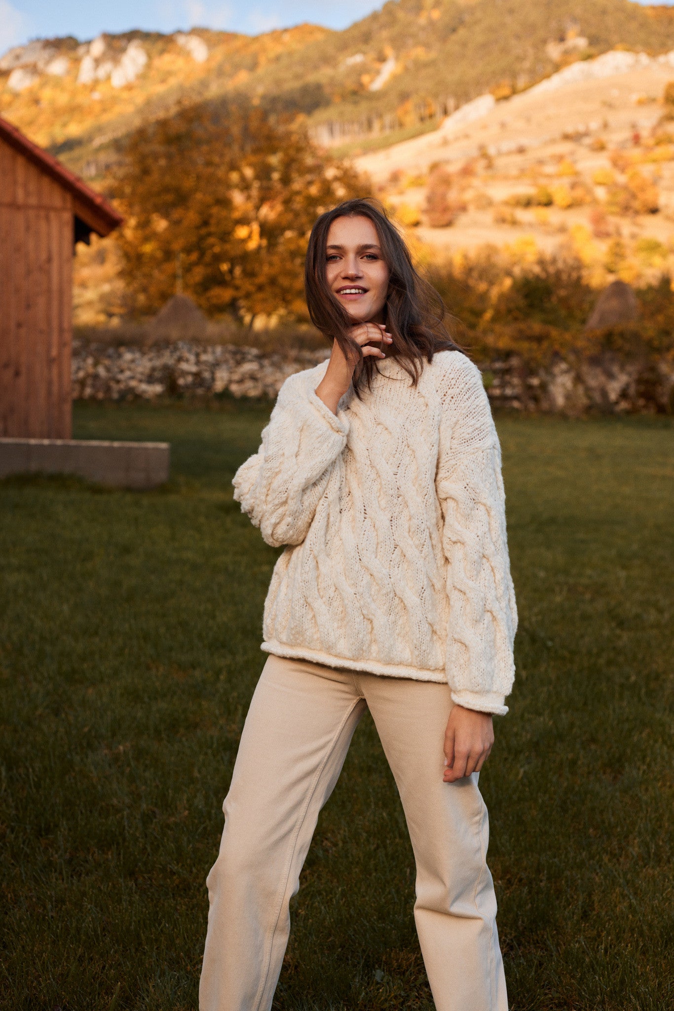 Elegancki sweter z wełny dziewiczej i wełny alpaki ecru - 3