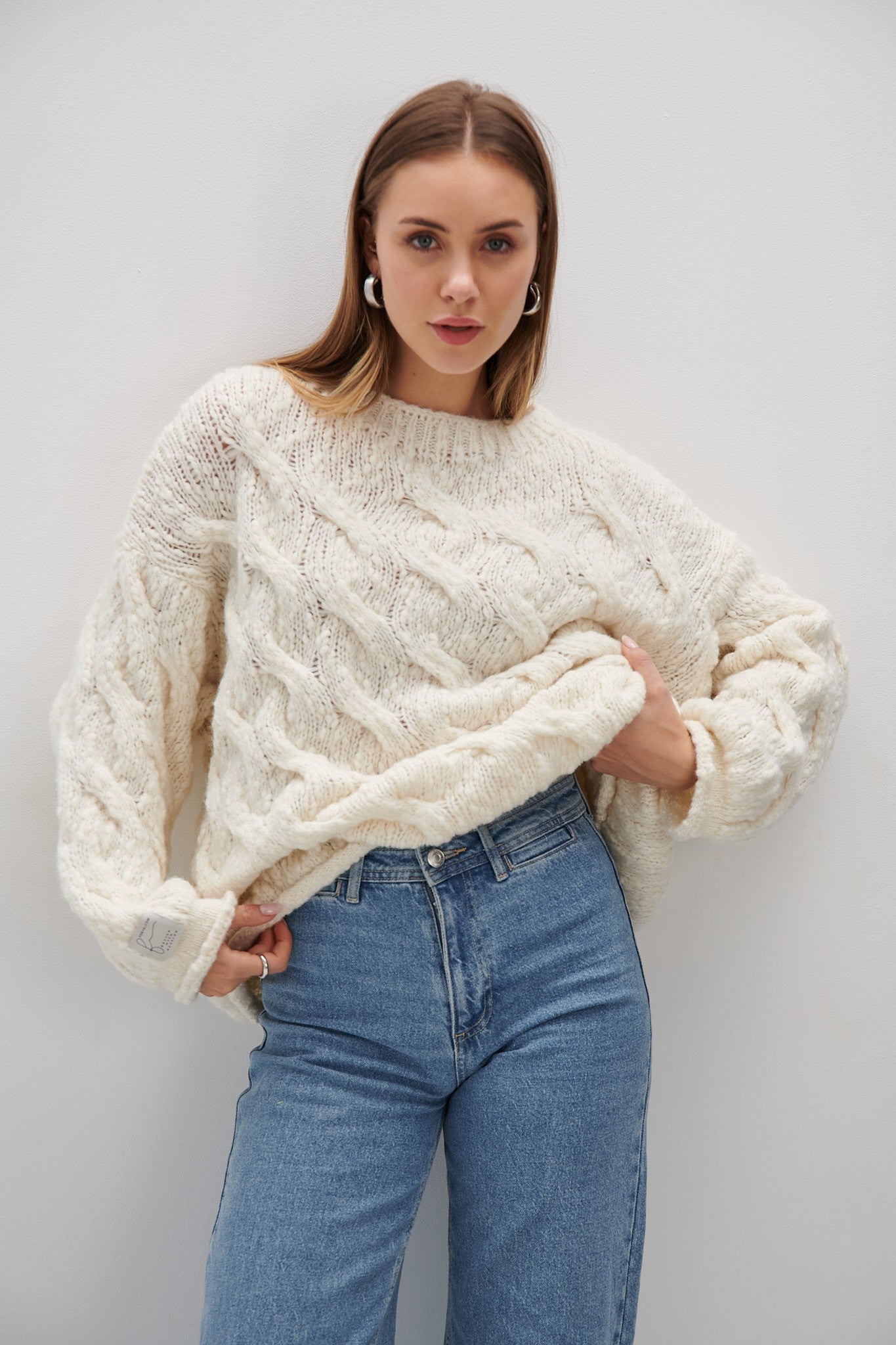 Elegancki sweter z wełny dziewiczej i wełny alpaki ecru - 1