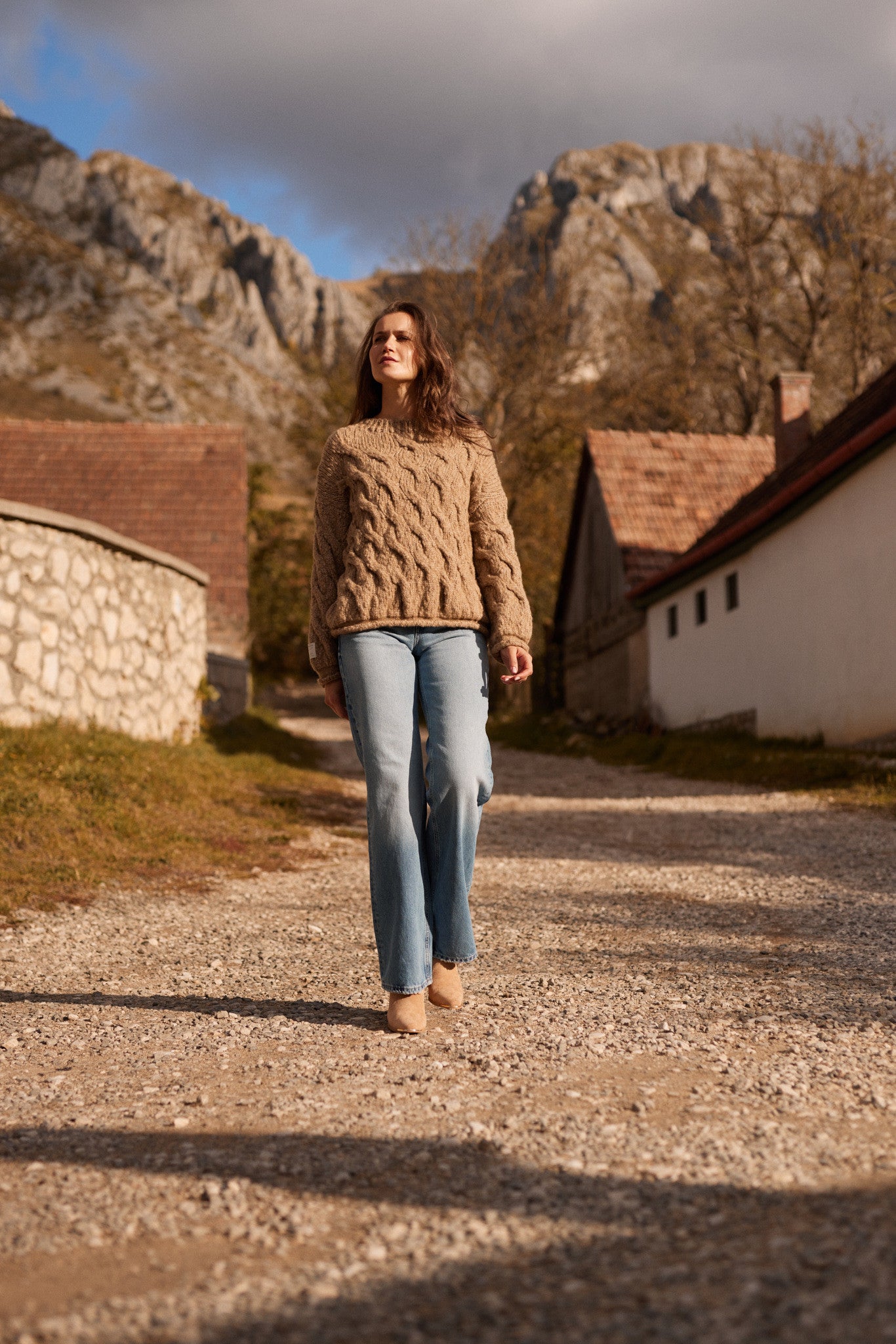 Elegancki sweter z wełny dziewiczej i wełny alpaki mocca - 4