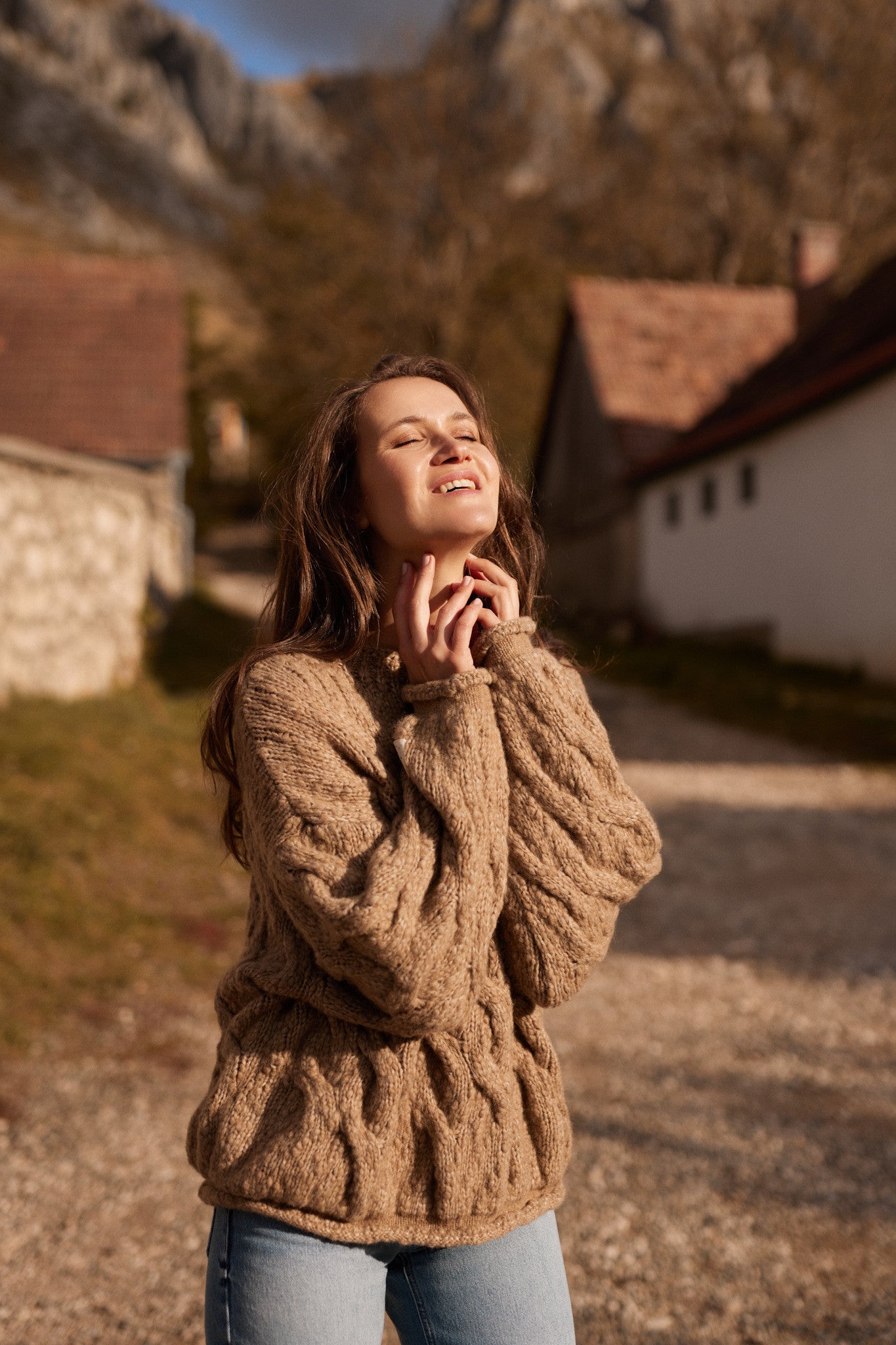 Elegancki sweter z wełny dziewiczej i wełny alpaki mocca - 3