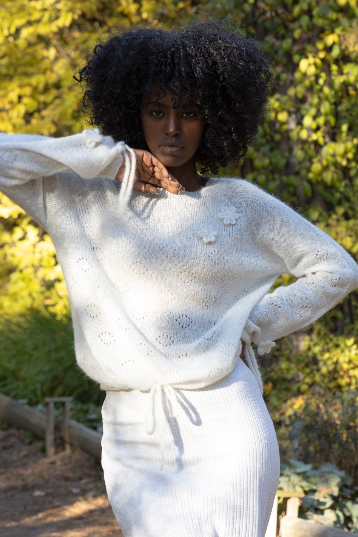 Elegancki sweter z wełny suri ręcznie zdobiony ecru - 9