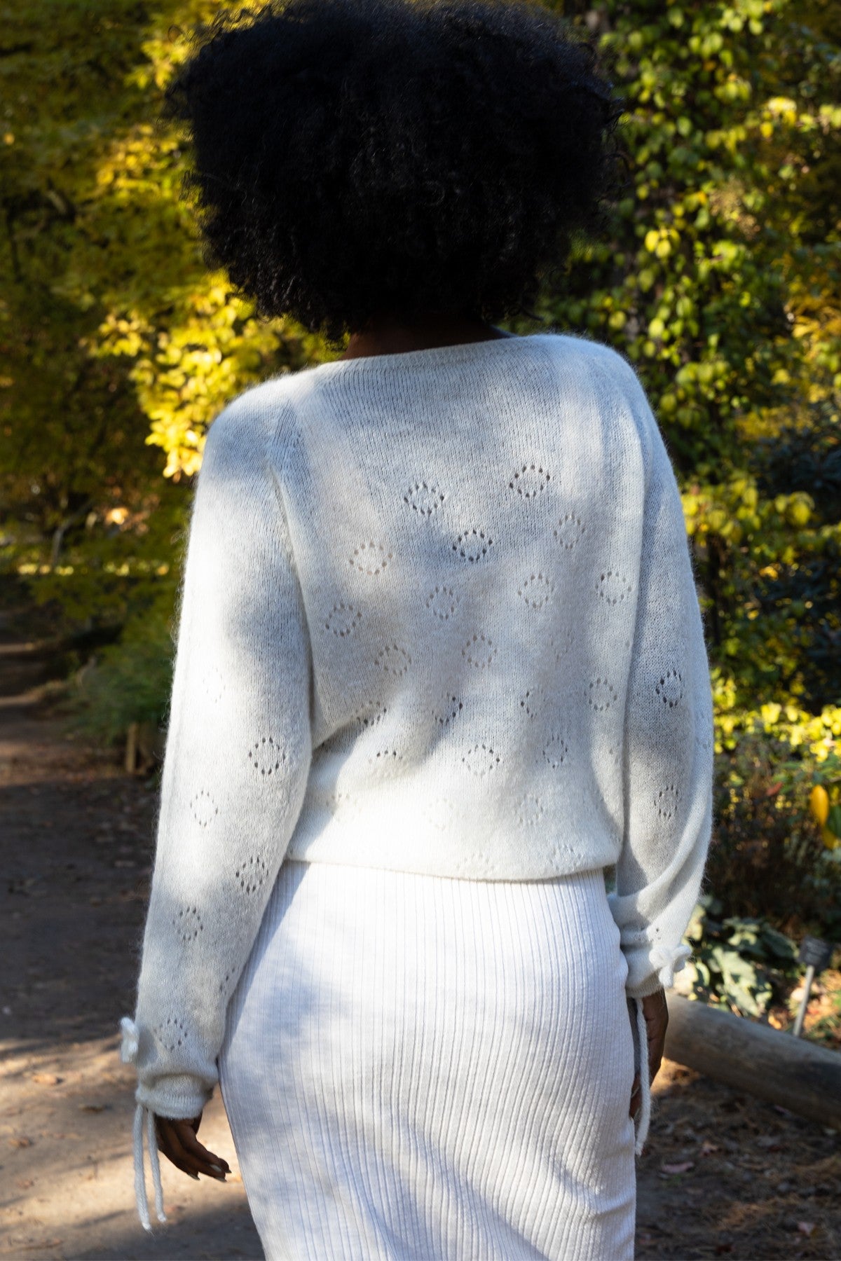 Elegancki sweter z wełny suri ręcznie zdobiony ecru - 6