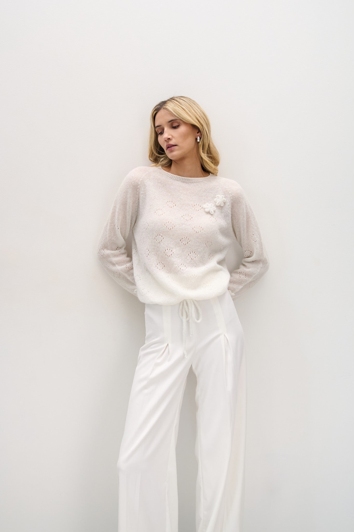 Elegancki sweter z wełny suri ręcznie zdobiony ecru - 7