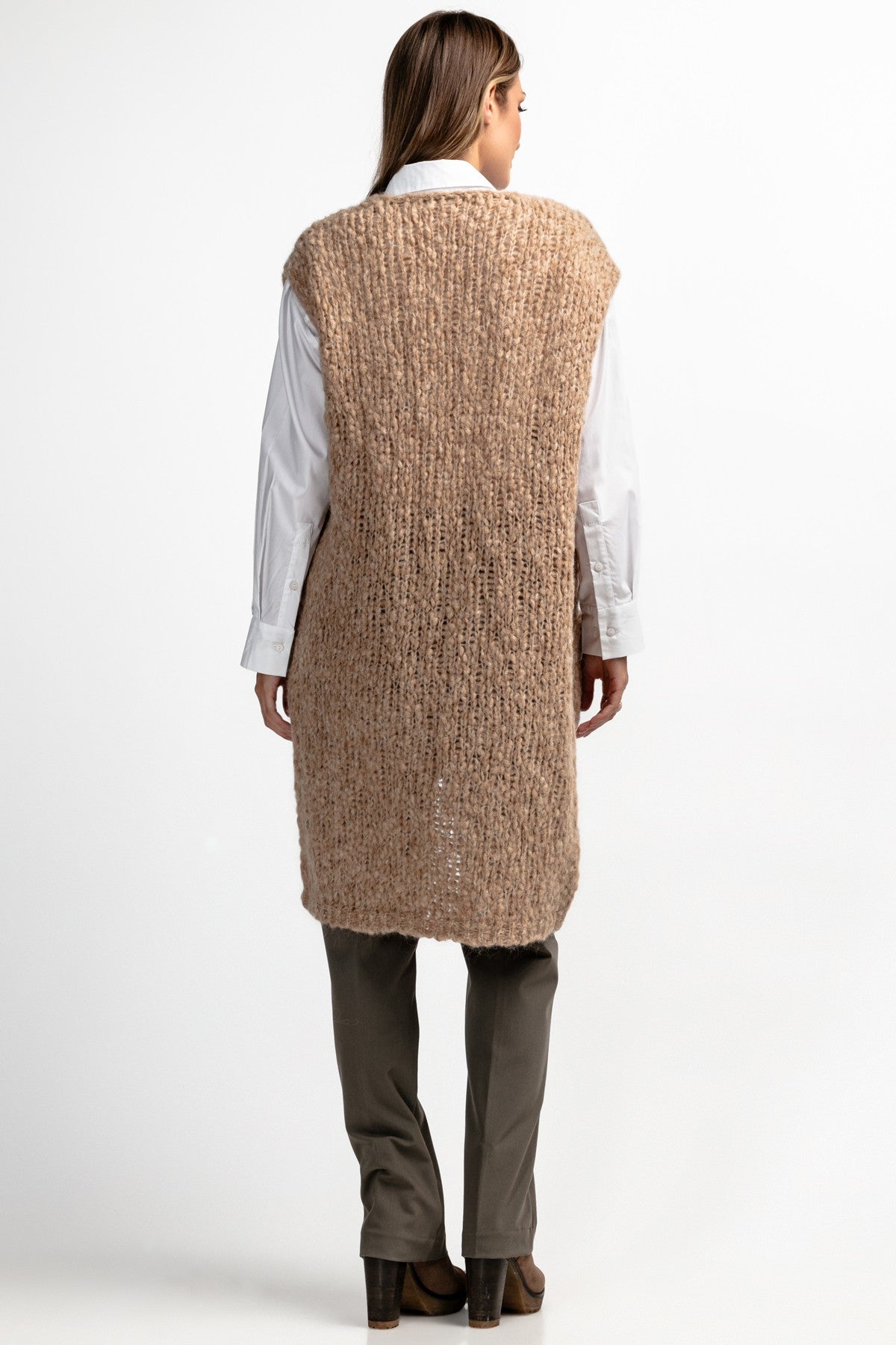 Kamizelka z niefarbowanej wełny alpaki z kieszeniami mocca - 5