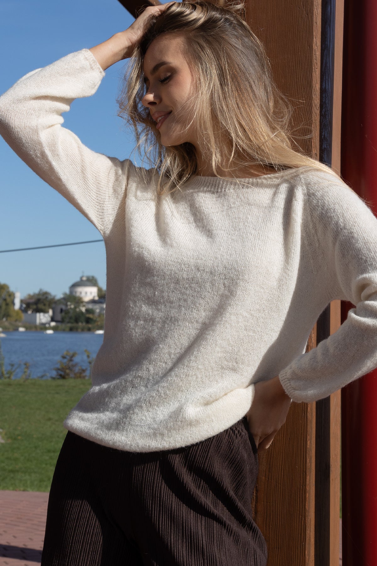 Klasyczny sweter z jedwabiu ecru - 5