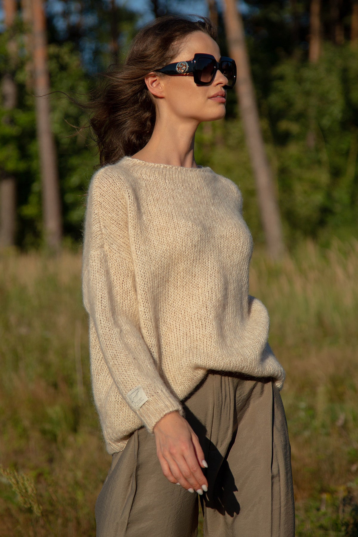 KLASYCZNY SWETER Z NIEFARBOWANEJ WEŁNY ALPAKI I BAWEŁNY MAKO beżowy - 8