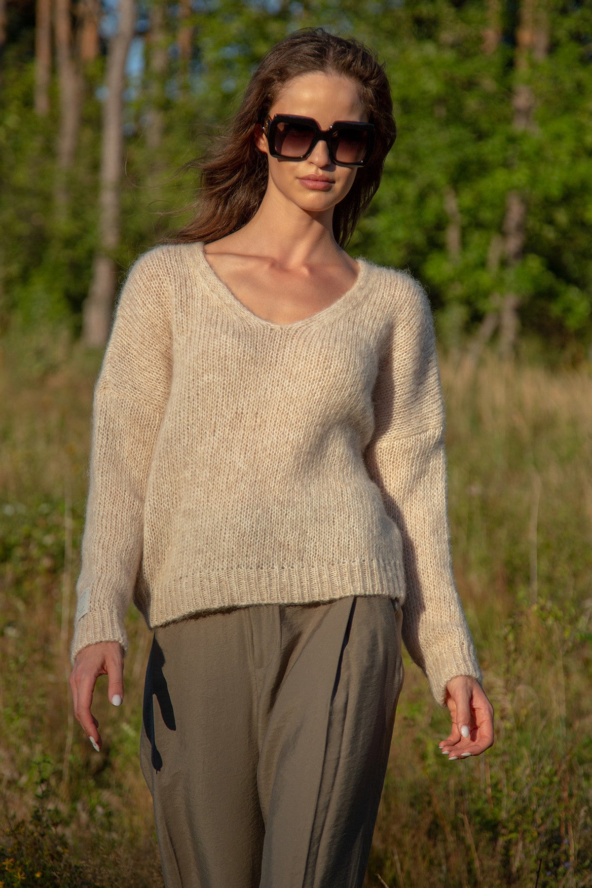 Klasyczny sweter z niefarbowanej wełny alpaki i bawełny mako beżowy - 5