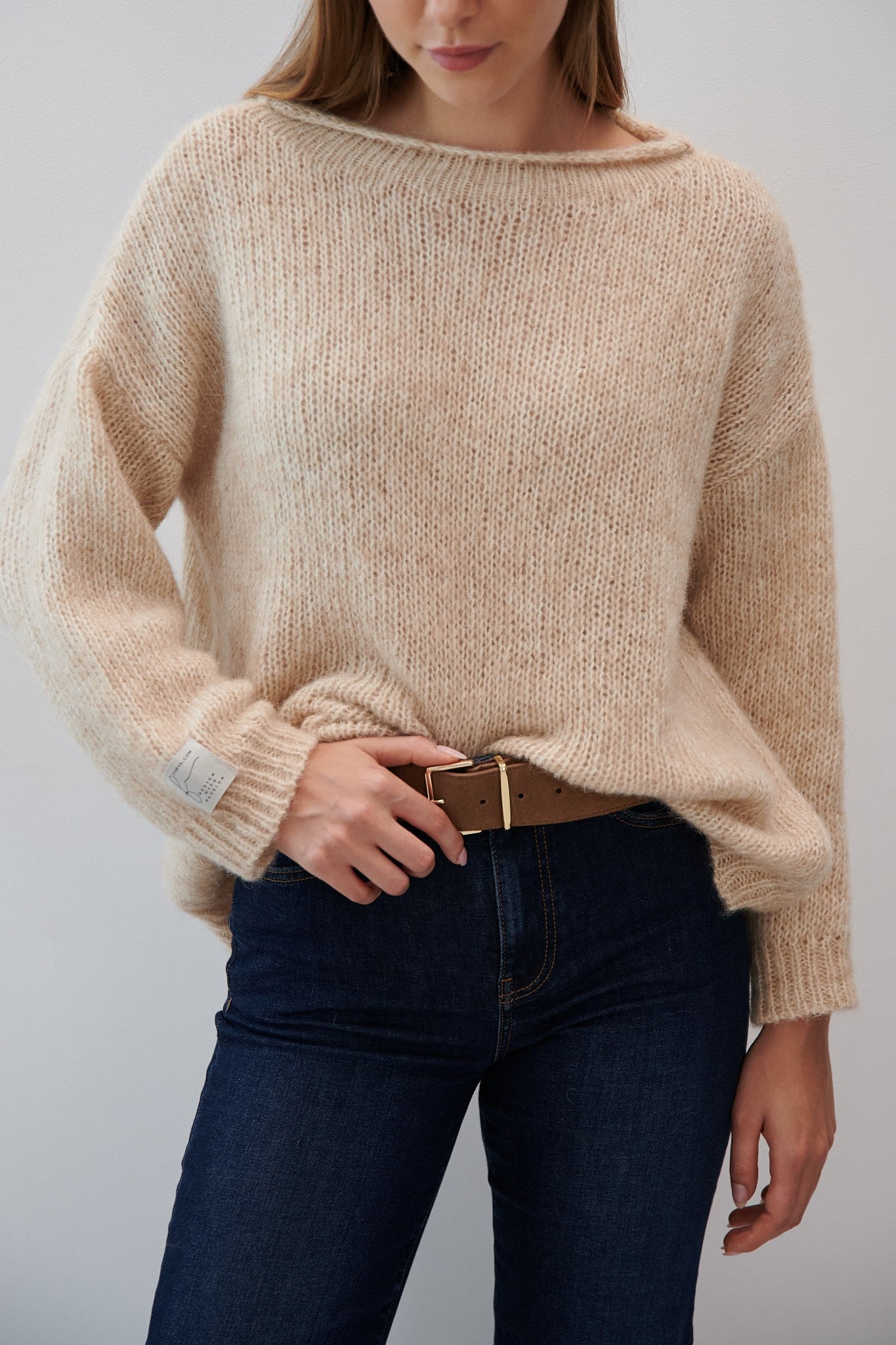 KLASYCZNY SWETER Z NIEFARBOWANEJ WEŁNY ALPAKI I BAWEŁNY MAKO beżowy - 1