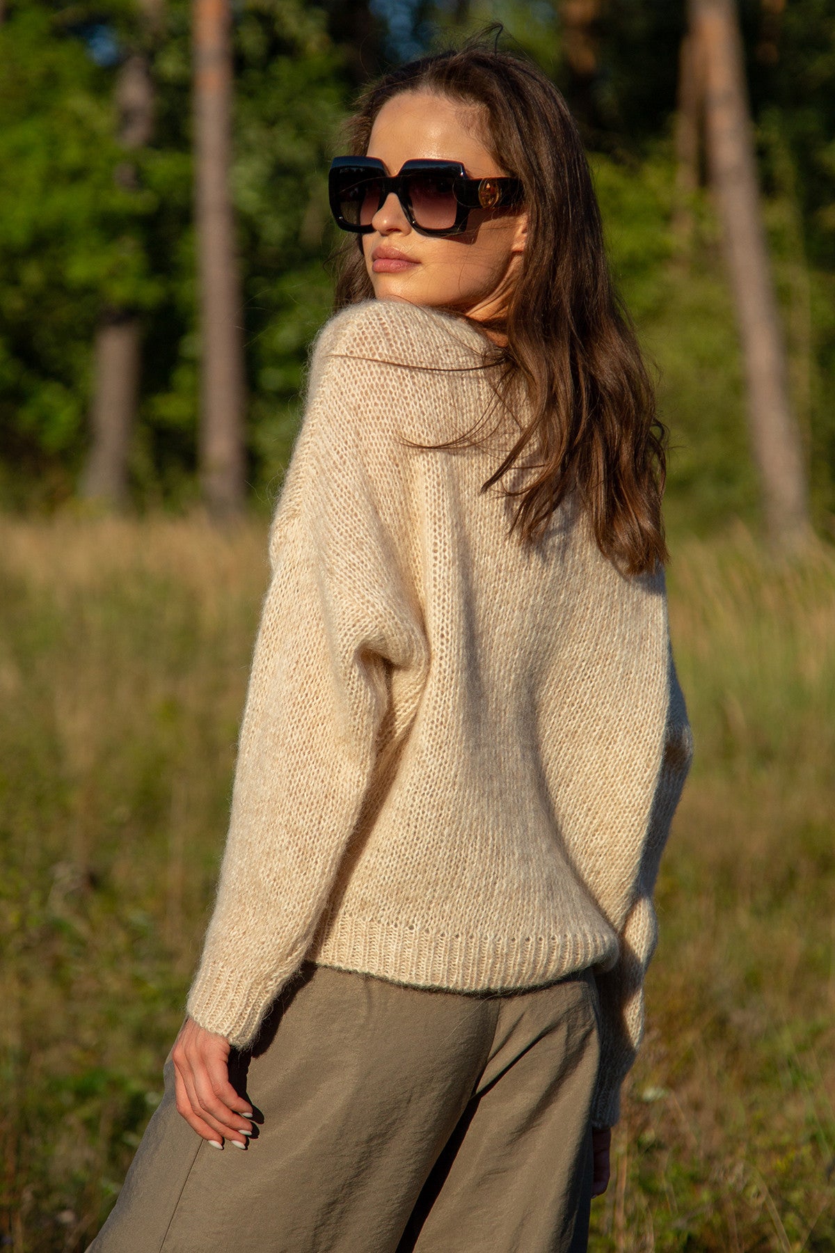 Klasyczny sweter z niefarbowanej wełny alpaki i bawełny mako beżowy - 4