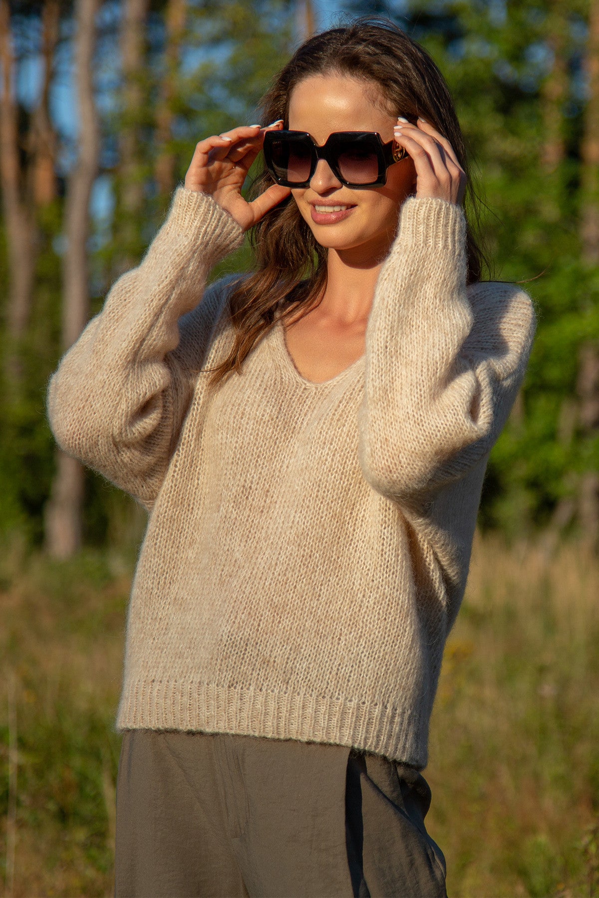 Klasyczny sweter z niefarbowanej wełny alpaki i bawełny mako beżowy - 3