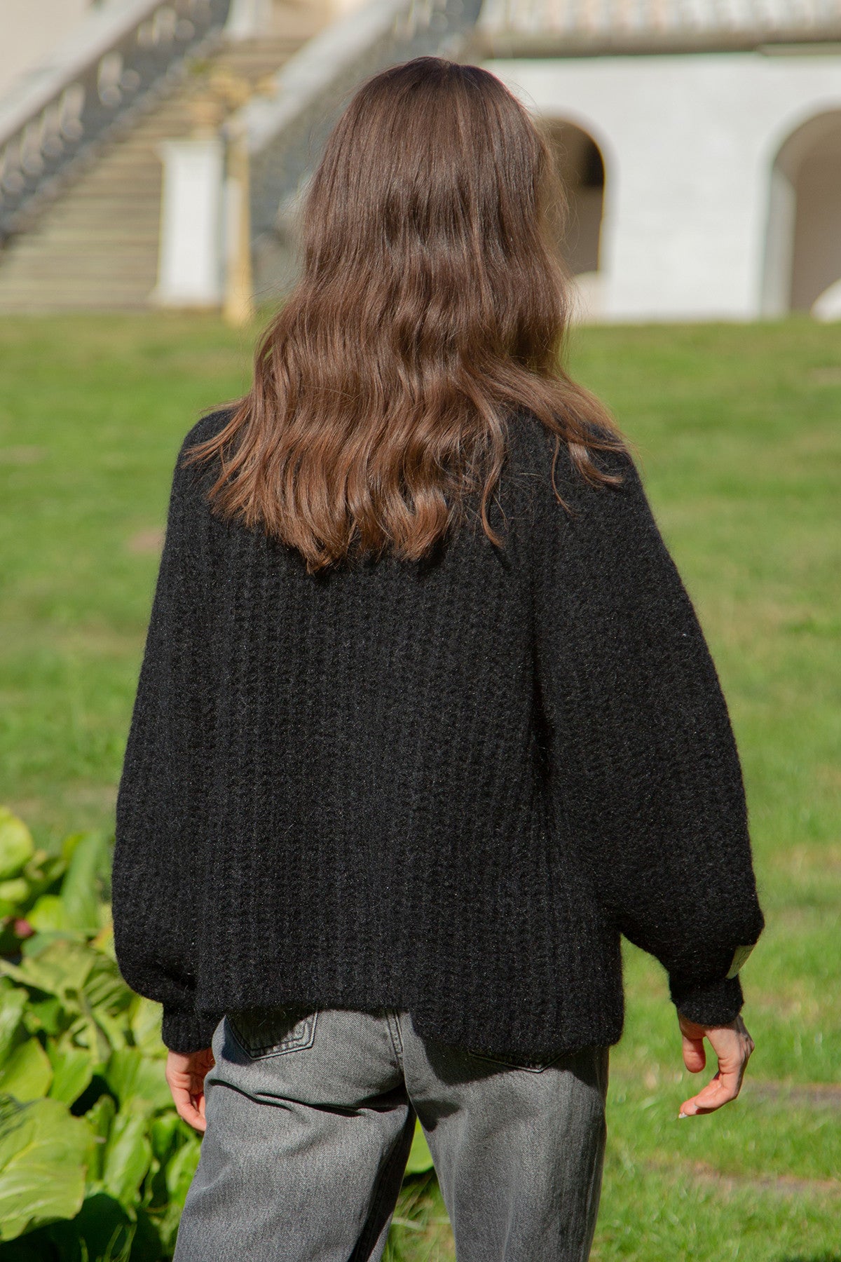 Klasyczny zapinany krótki kardigan czarny - 3