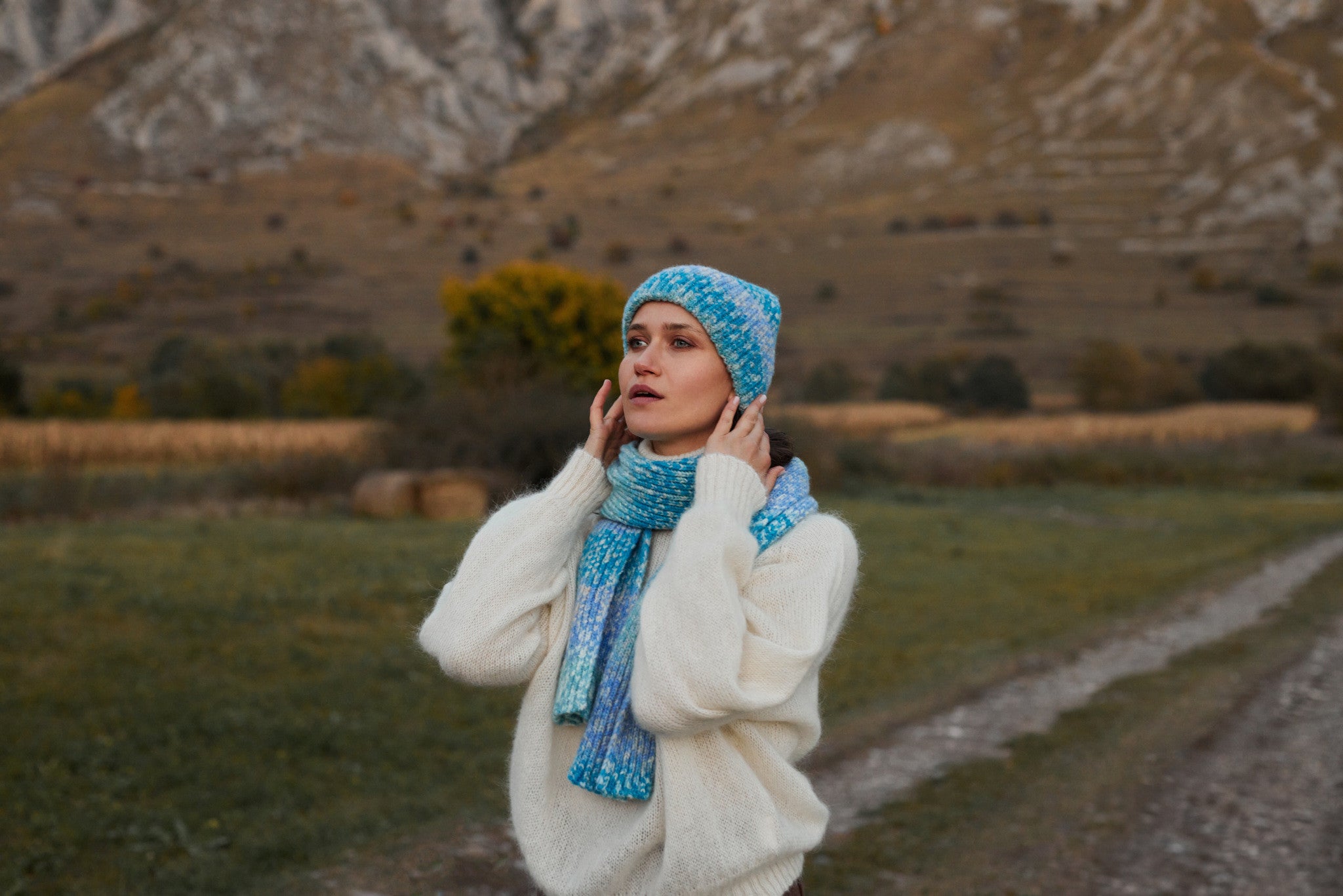 KOMPLET Z WEŁNY ALPAKI CZAPKA I SZAL niebieski - 6