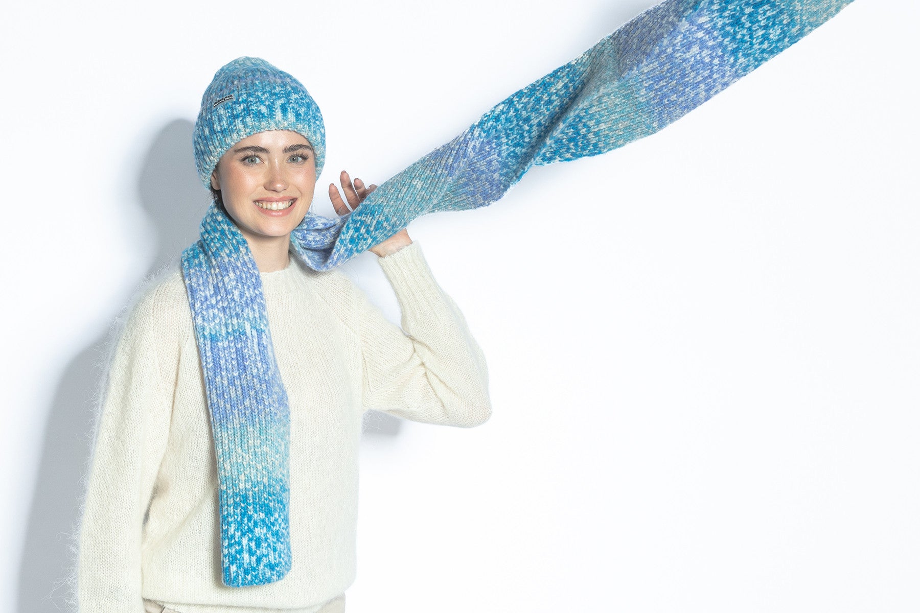 KOMPLET Z WEŁNY ALPAKI CZAPKA I SZAL niebieski - 10