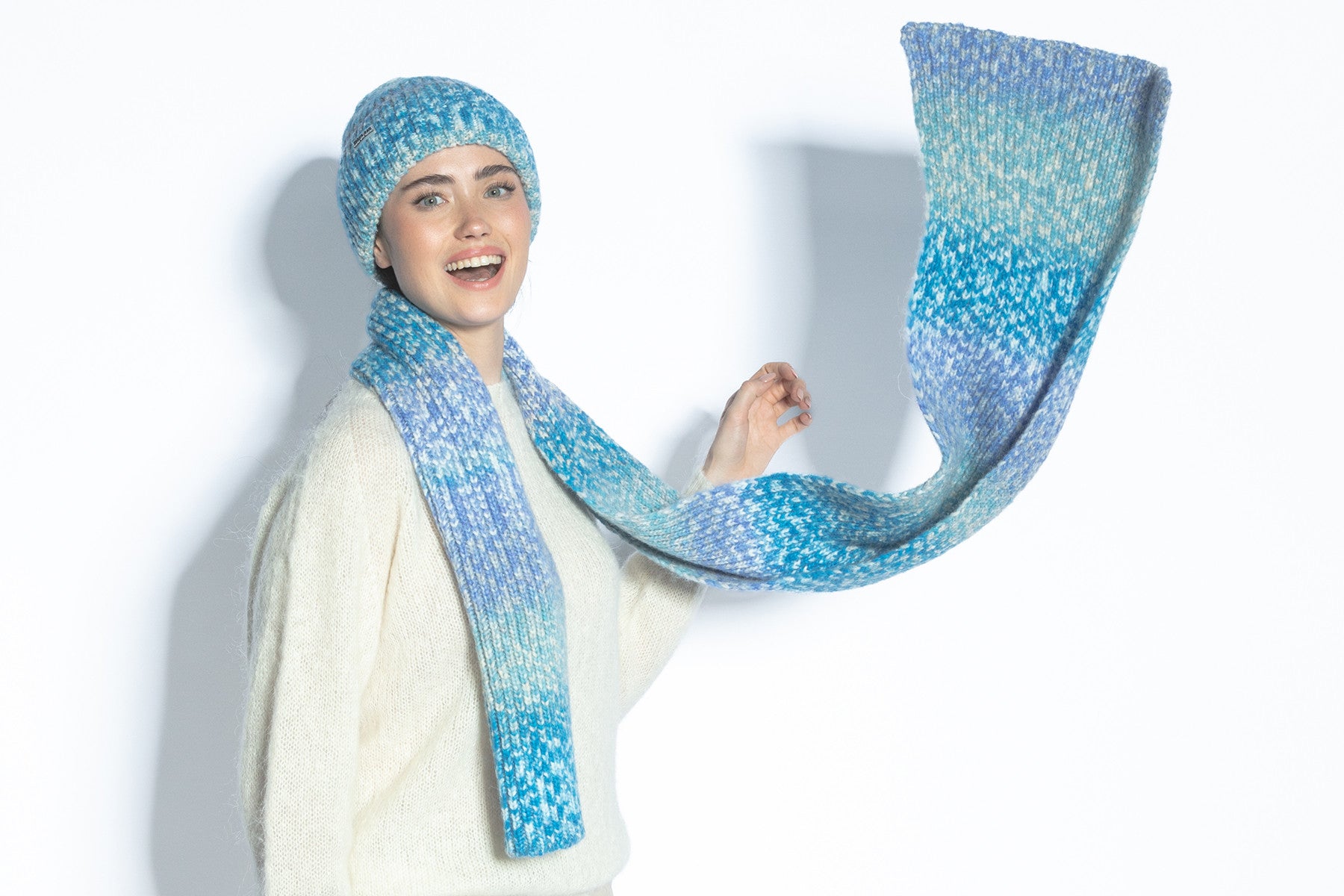 KOMPLET Z WEŁNY ALPAKI CZAPKA I SZAL niebieski - 11