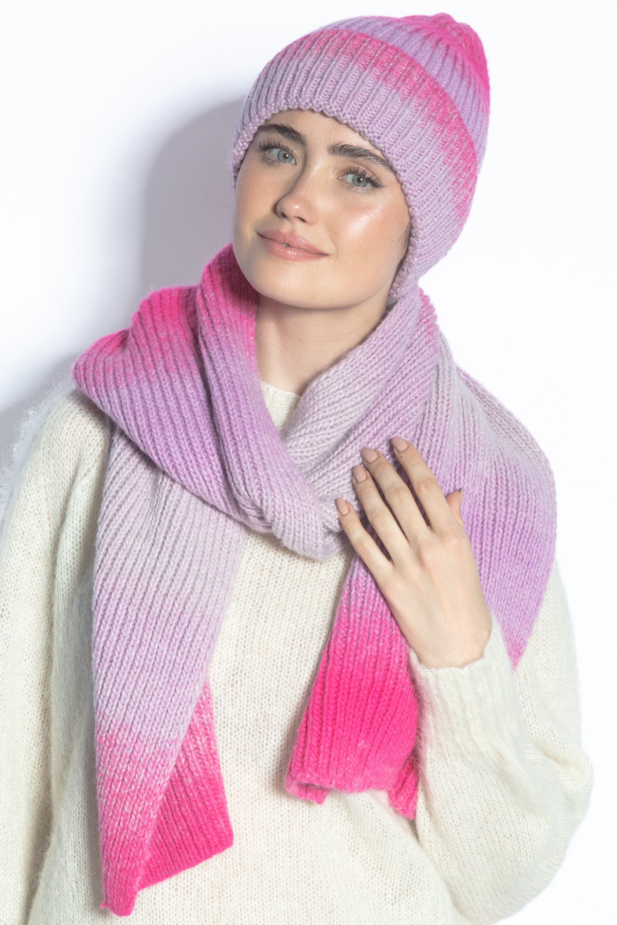 wełniany komplet czapka i szal różowy - 3