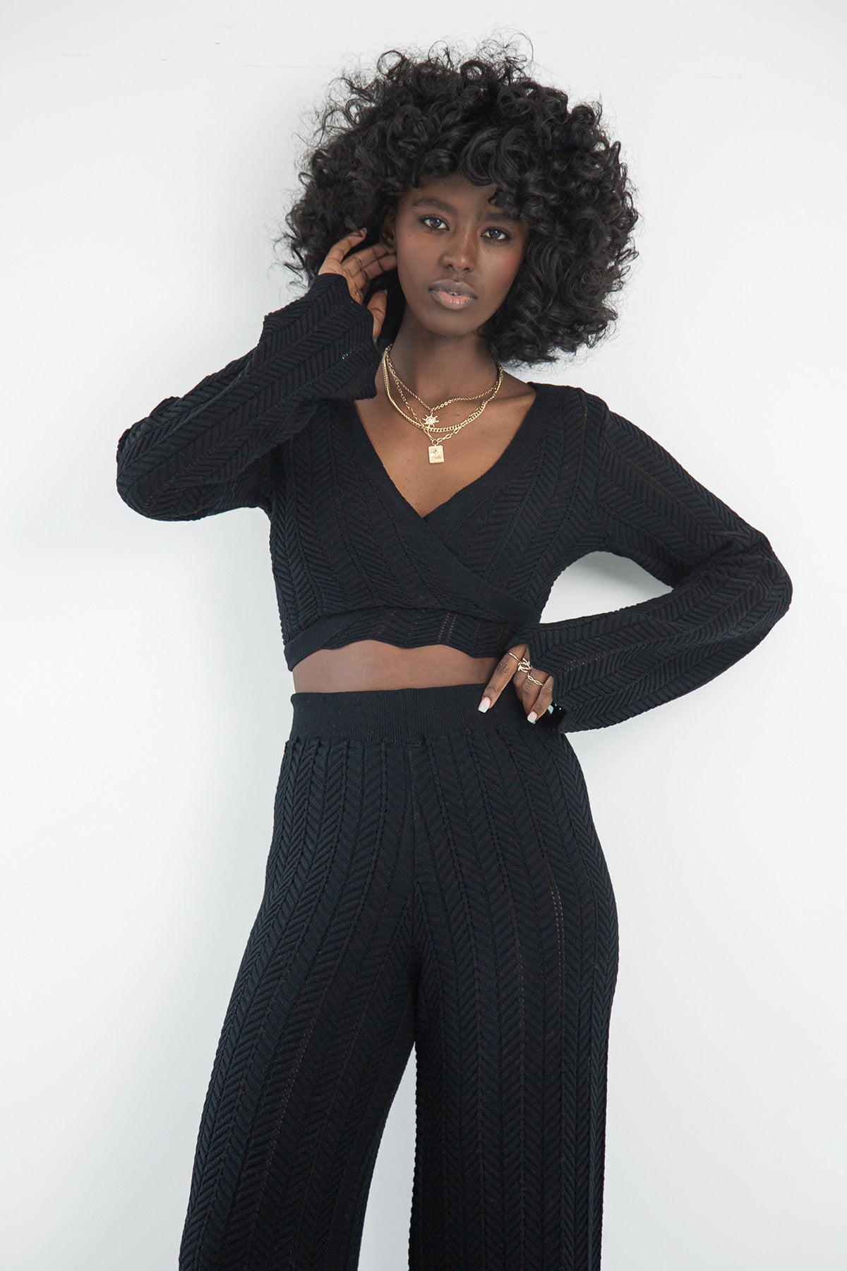 Komplet długie spodnie ażurowe i bluzka wiązana czarny - 5